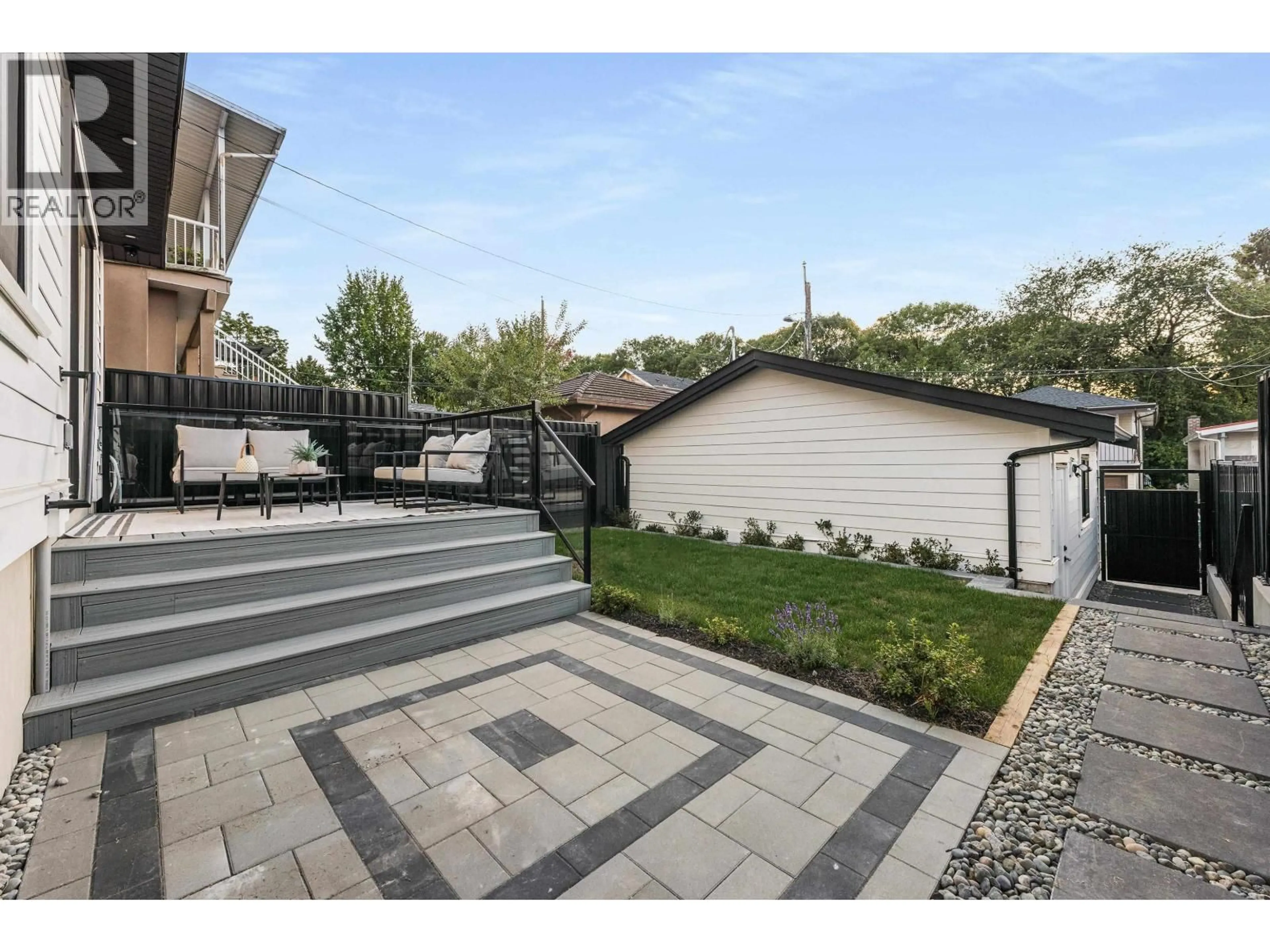 Patio, street for 2 - 4855 DUMFRIES STREET, Vancouver British Columbia V5N3T8