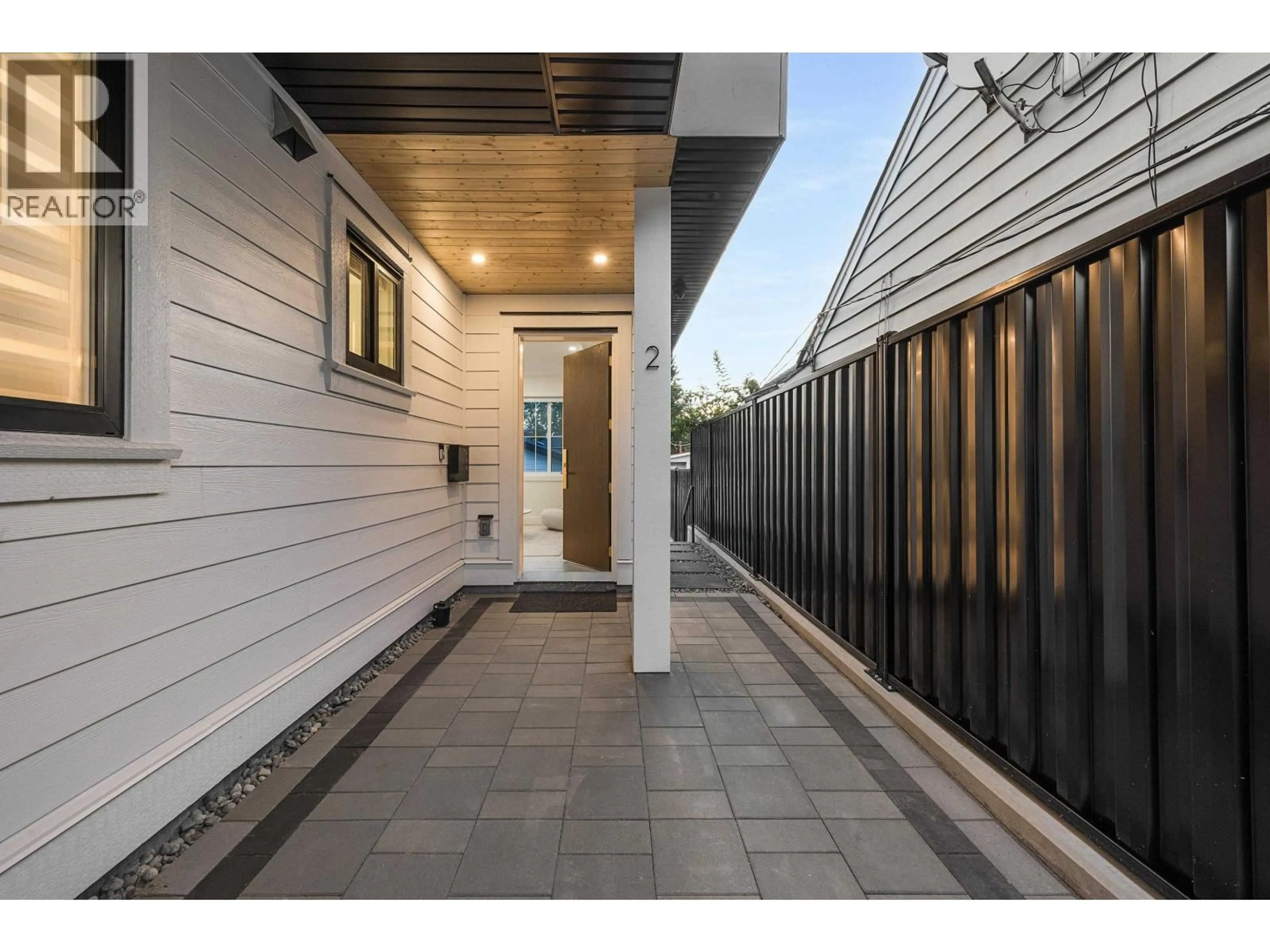 Unknown for 2 - 4855 DUMFRIES STREET, Vancouver British Columbia V5N3T8