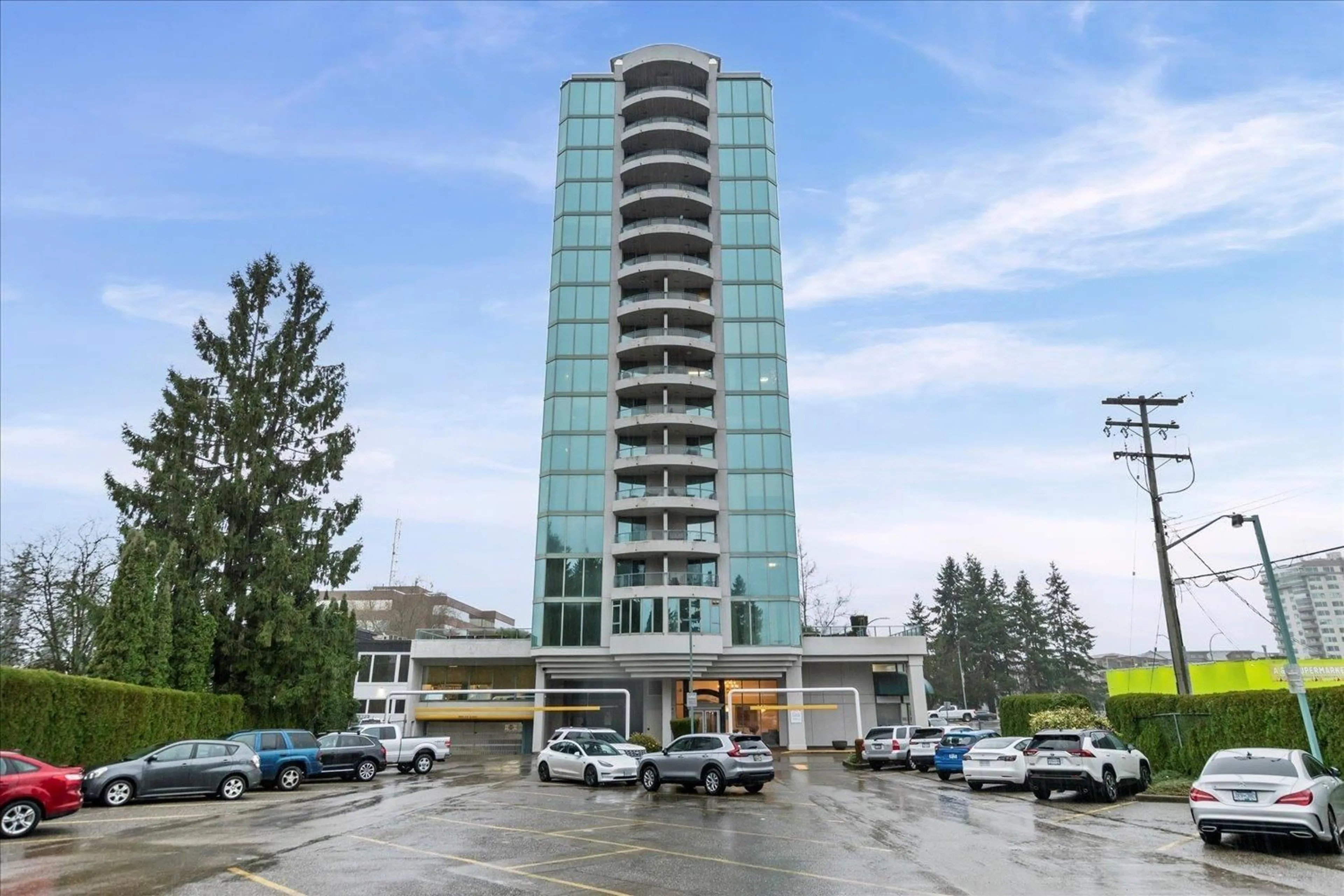 Indoor foyer for 504 - 32330 SOUTH FRASER WAY, Abbotsford British Columbia V2T1X1