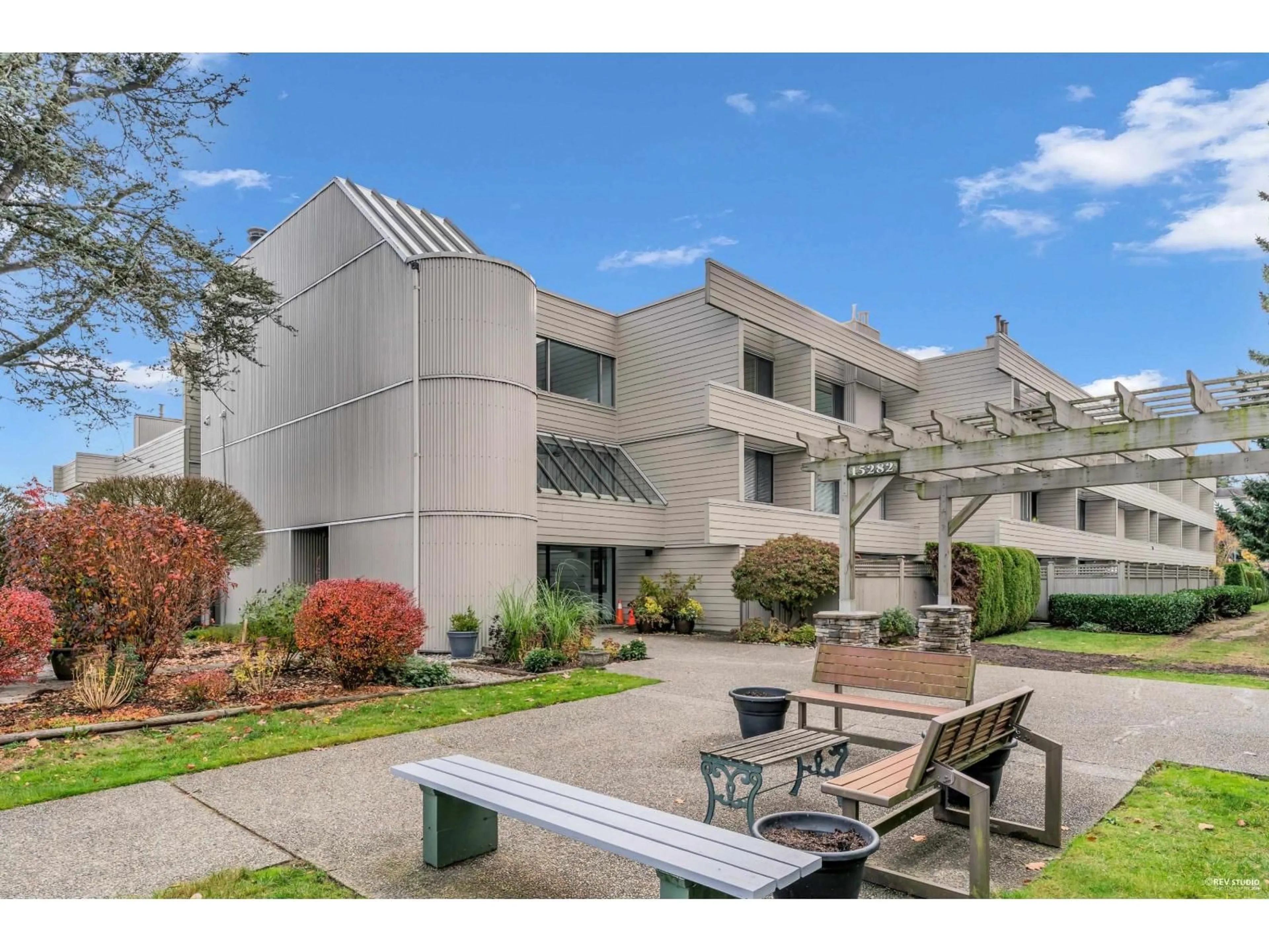 Patio, mountain view for 110 - 15282 19 AVENUE, Surrey British Columbia V4A1X6