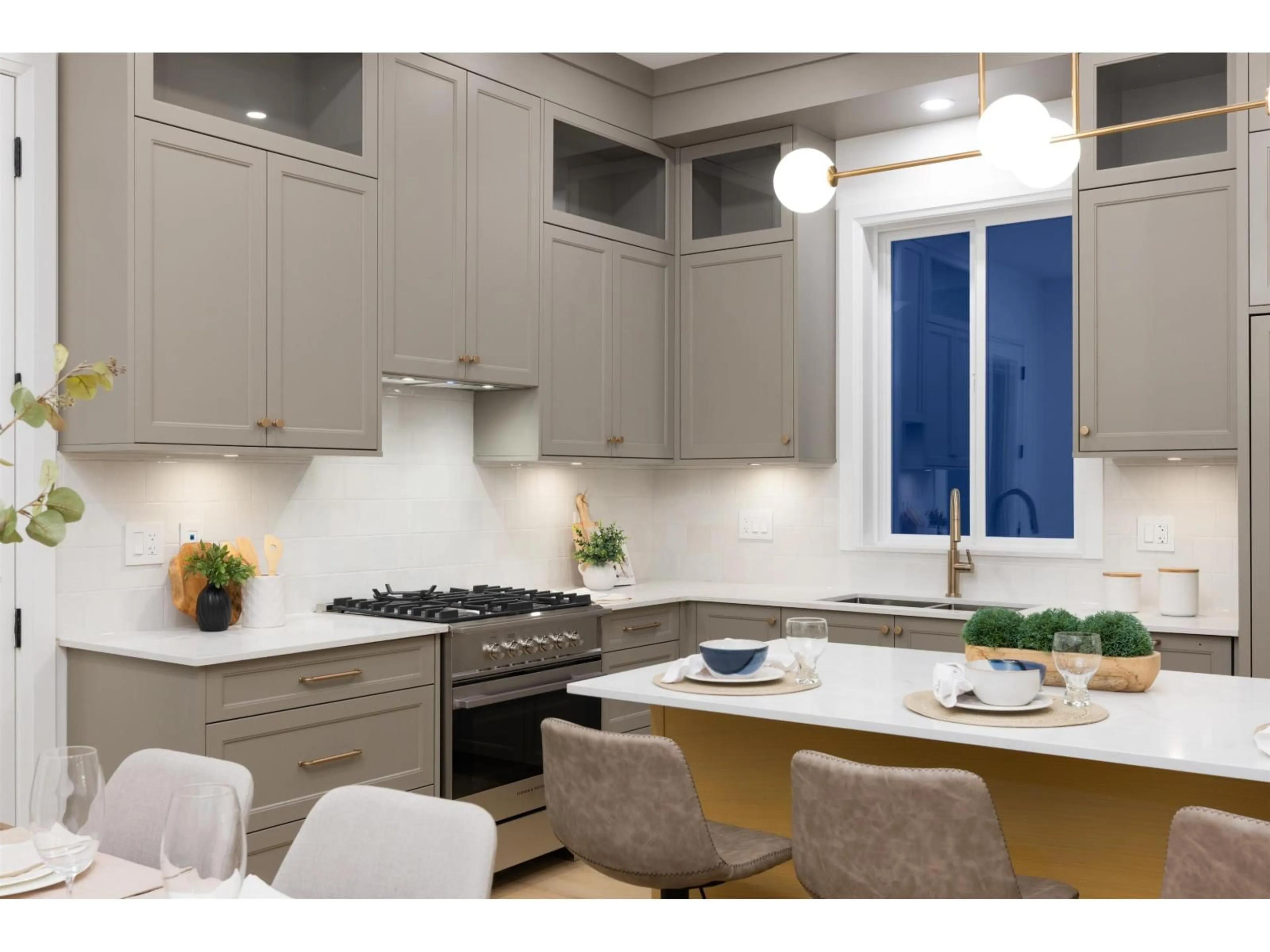 Contemporary kitchen, unknown for 102 - 1820 165A STREET, Surrey British Columbia V3Z9X5