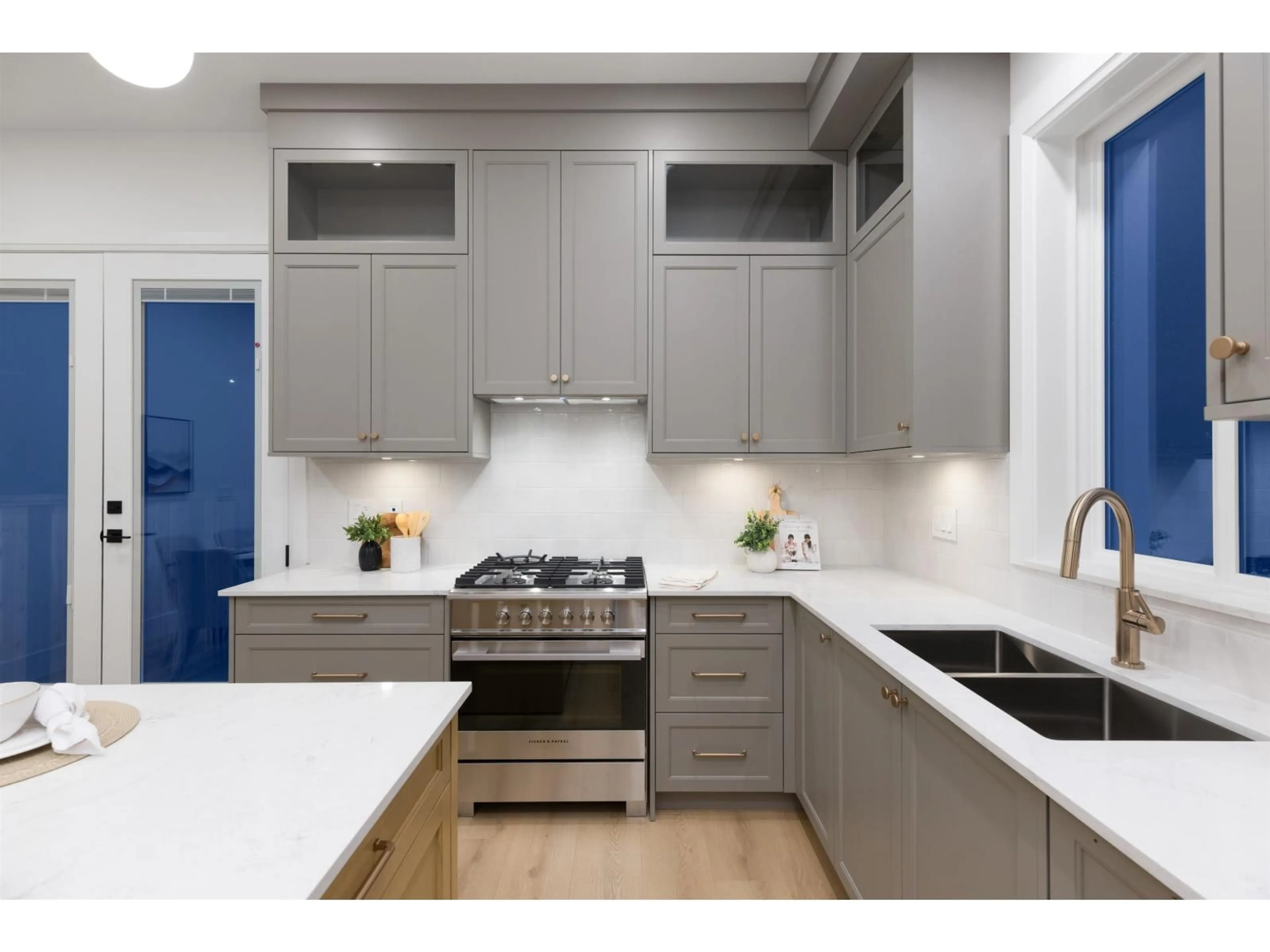 Contemporary kitchen, unknown for 102 - 1820 165A STREET, Surrey British Columbia V3Z9X5