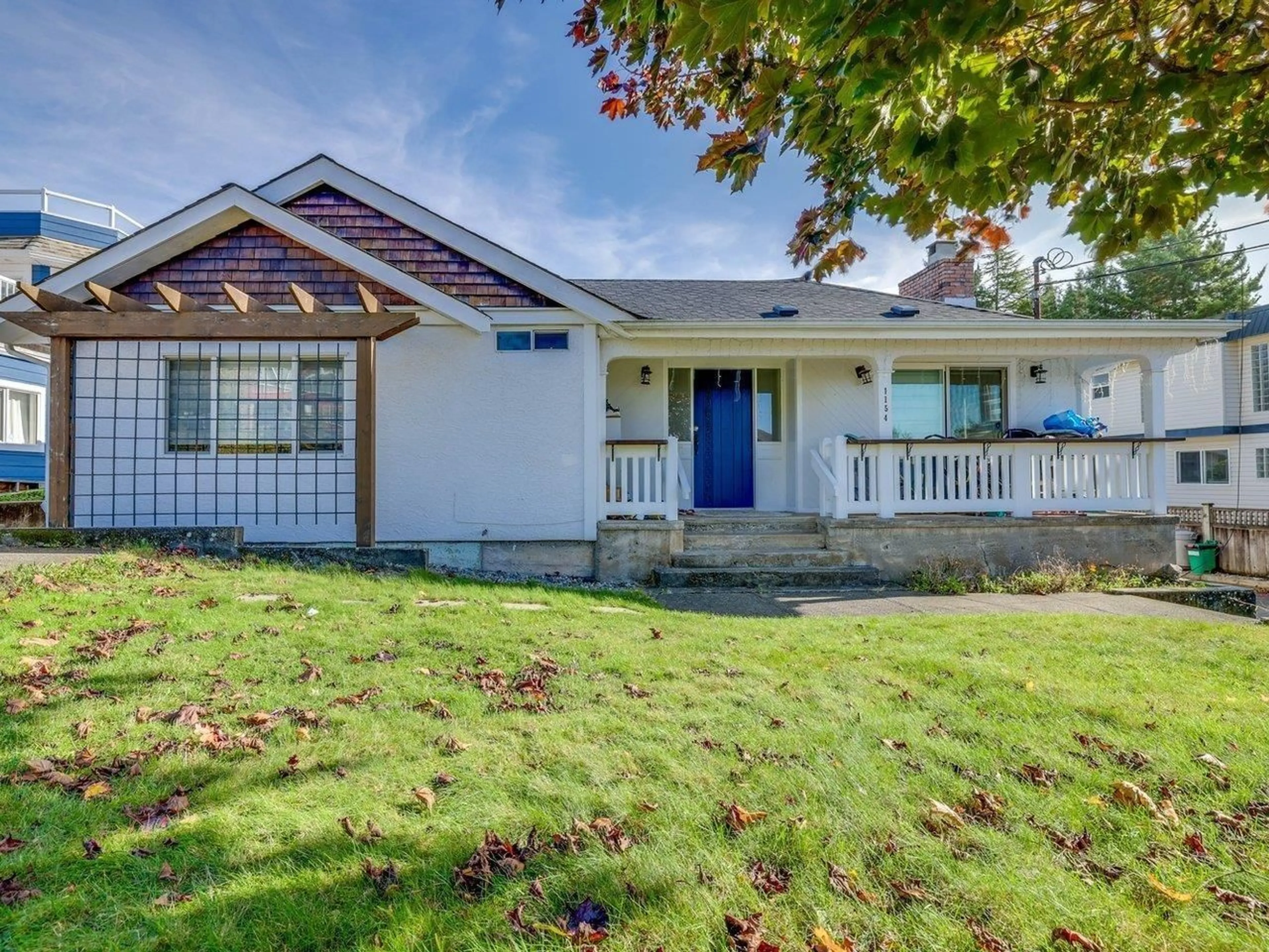 Home with vinyl exterior material, street for 1154 FINLAY STREET, White Rock British Columbia V4B4K8