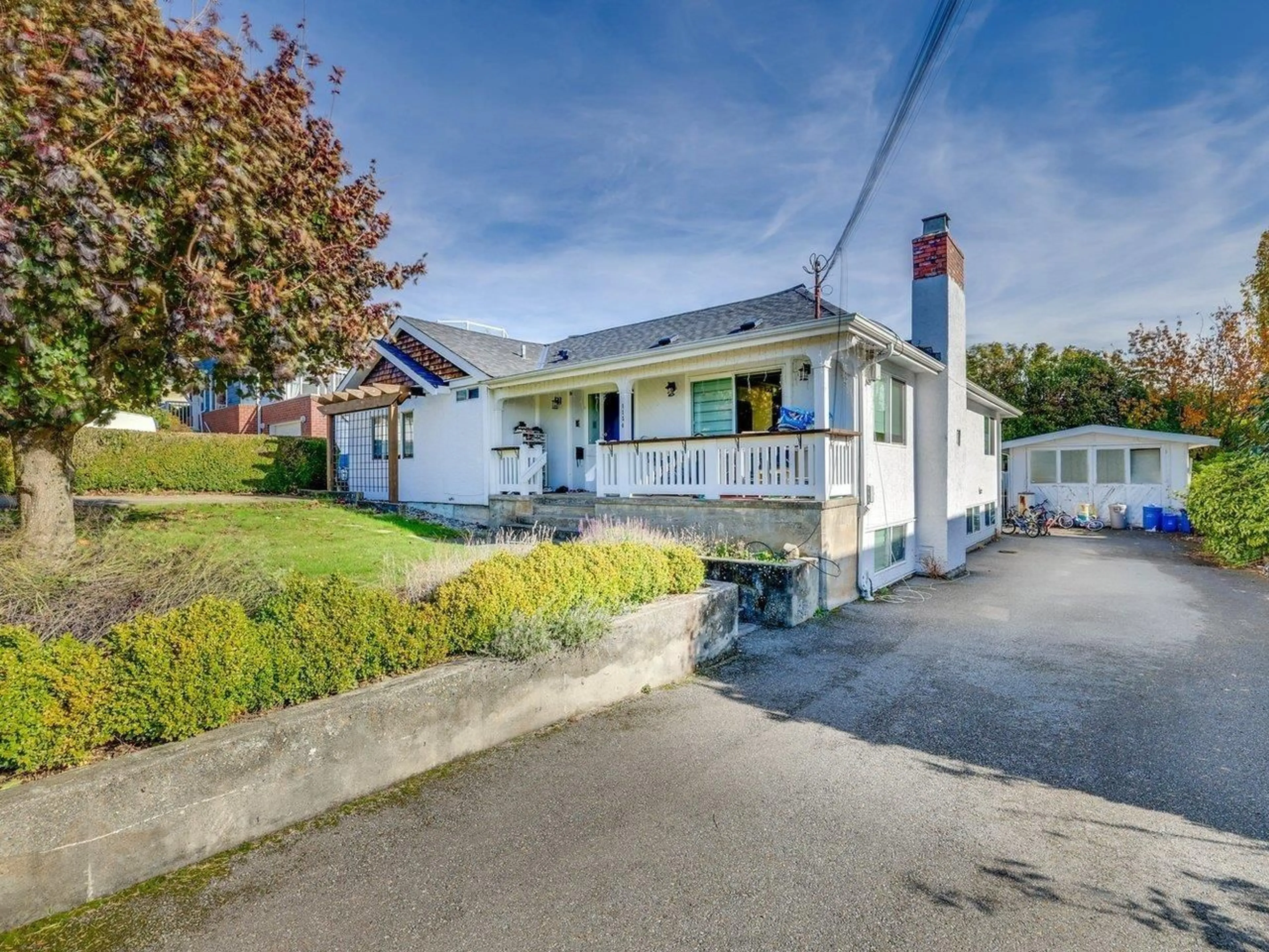 A pic from outside/outdoor area/front of a property/back of a property/a pic from drone, street for 1154 FINLAY STREET, White Rock British Columbia V4B4K8