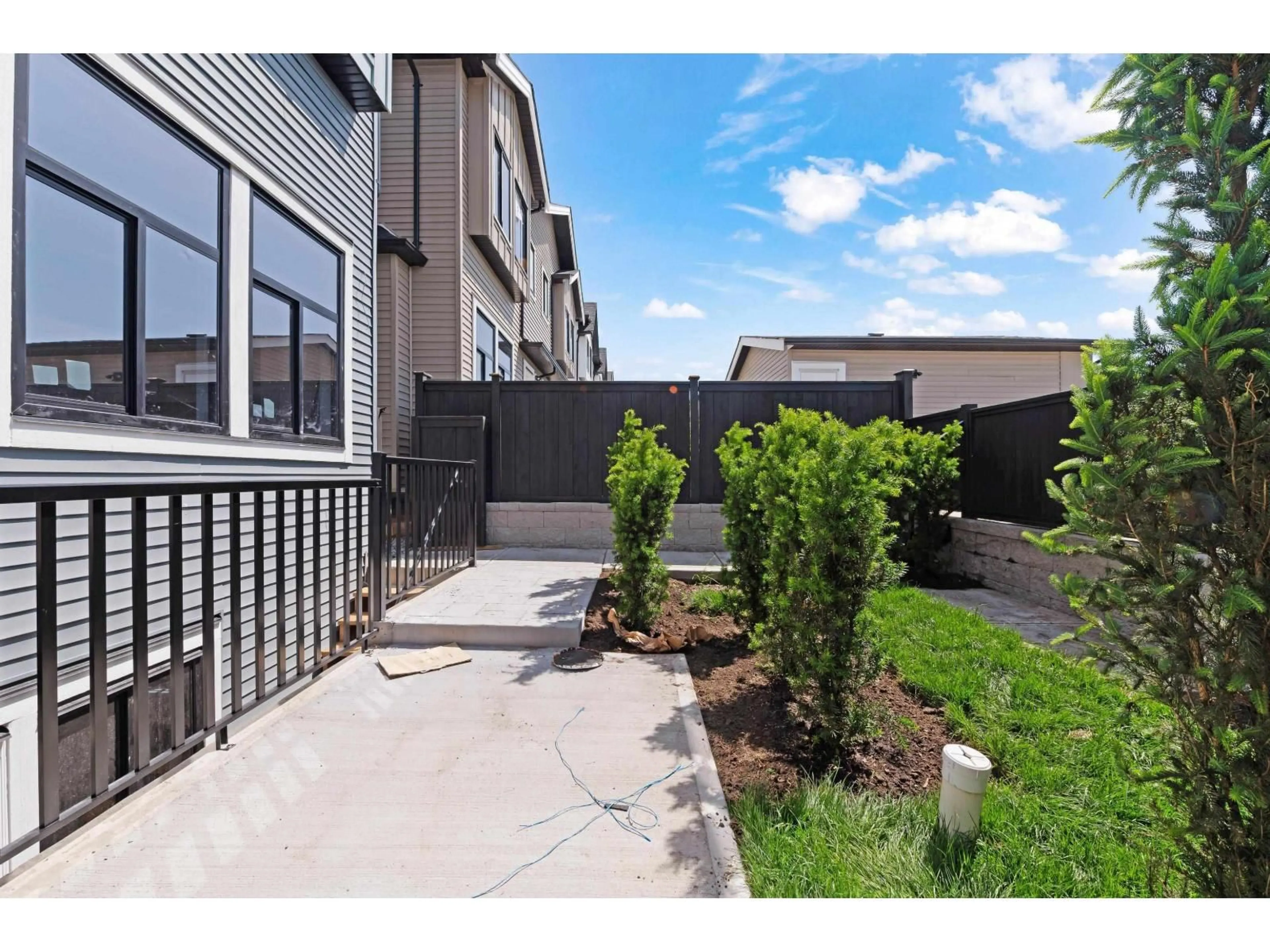 A pic from outside/outdoor area/front of a property/back of a property/a pic from drone, street for 7637 197 STREET, Langley British Columbia V2Y3T4