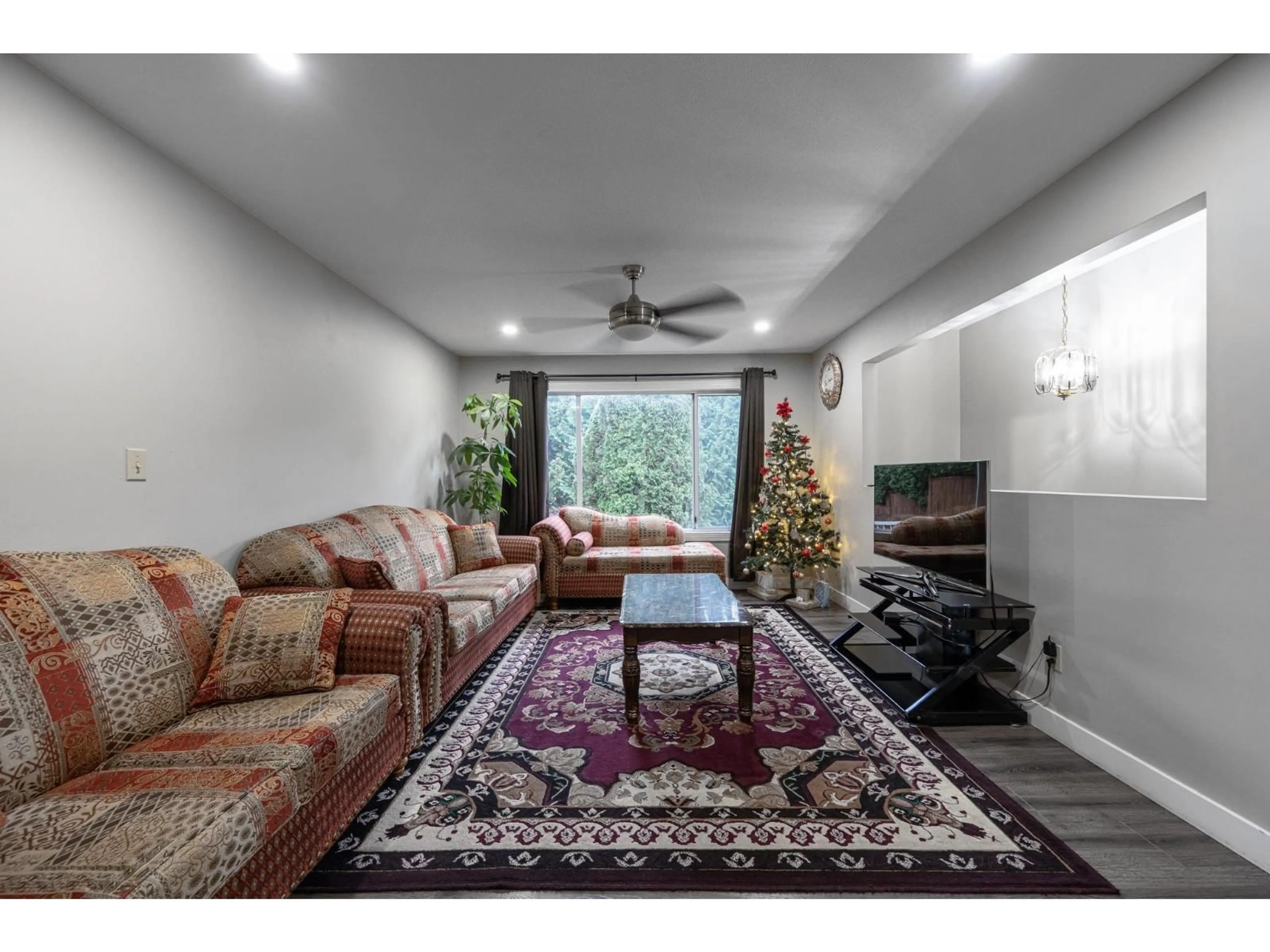 Living room with furniture, unknown for 2582 MITCHELL STREET, Abbotsford British Columbia V2T5G5