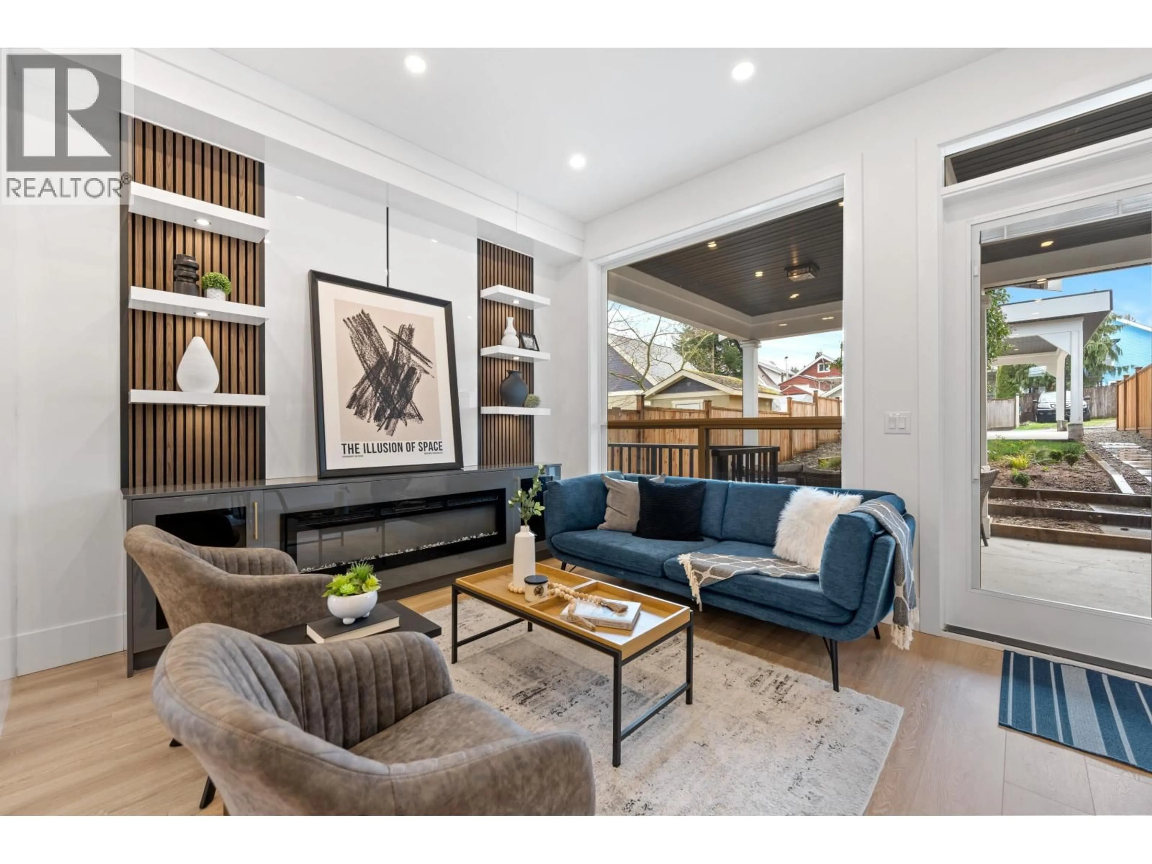 Living room with furniture, unknown for 1 - 122 EIGHTH AVENUE, New Westminster British Columbia V3L1X8