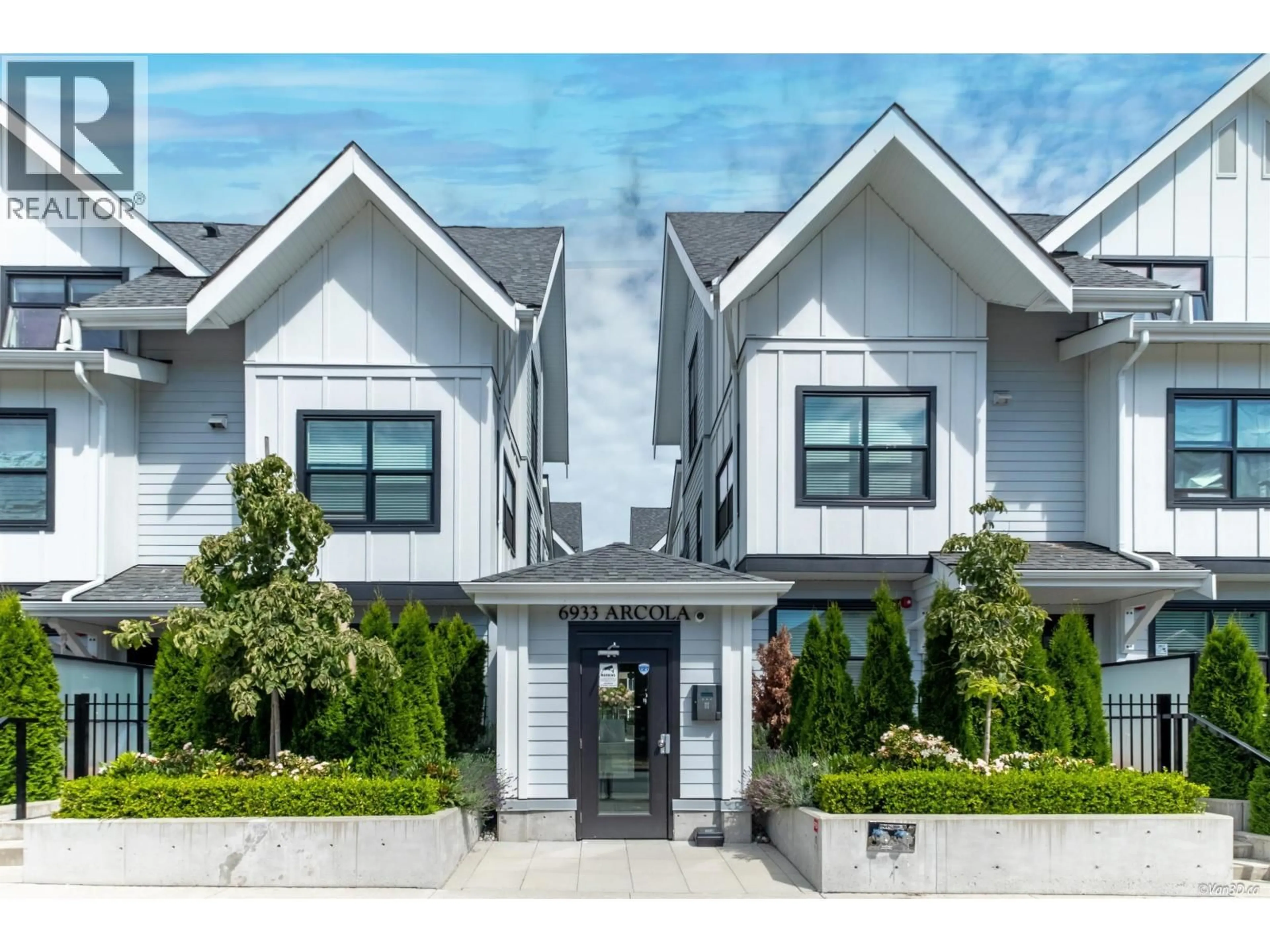 Home with vinyl exterior material, street for 302 - 6933 ARCOLA STREET, Burnaby British Columbia V5E1H5