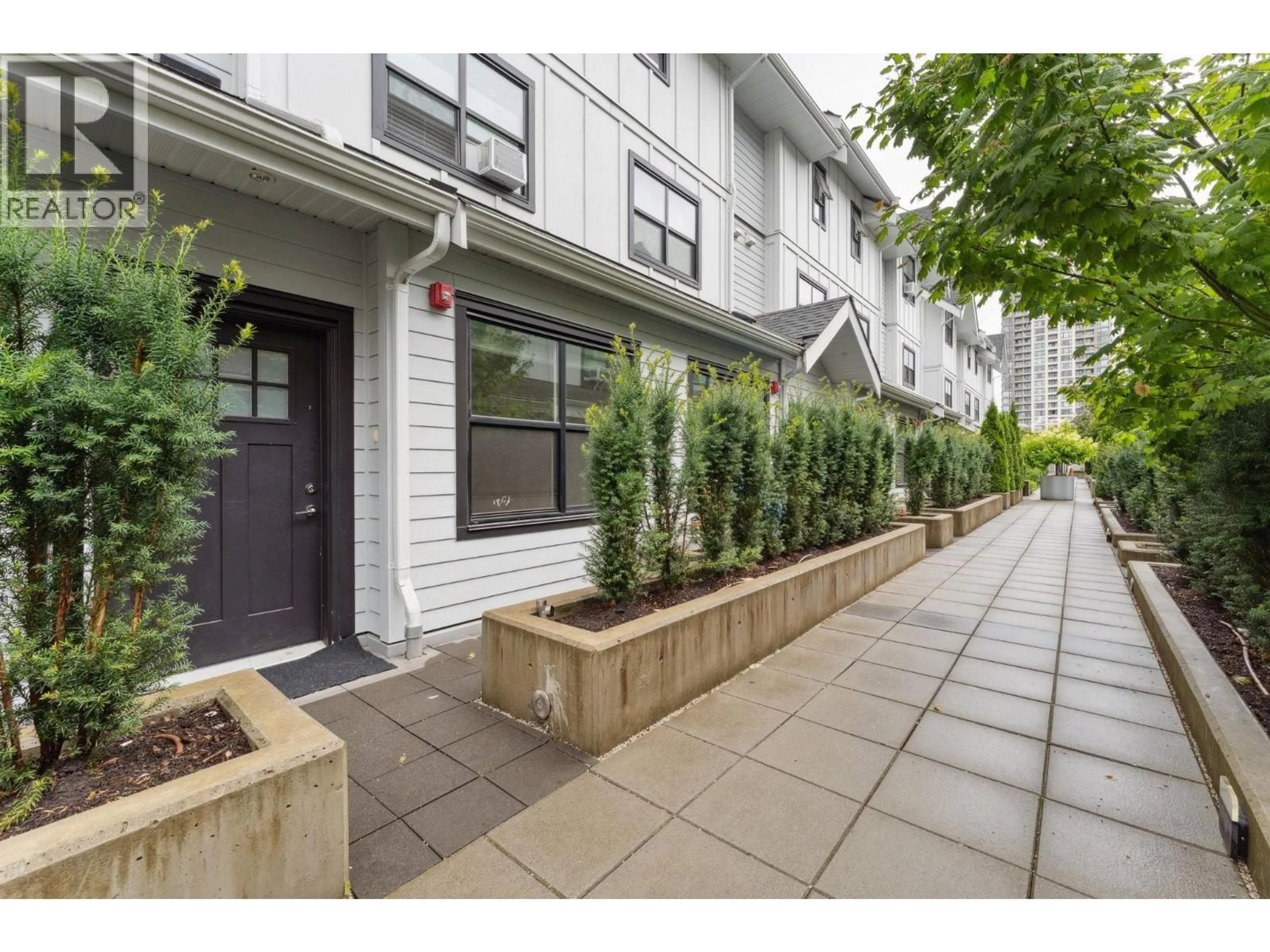 Patio, street for 302 - 6933 ARCOLA STREET, Burnaby British Columbia V5E1H5