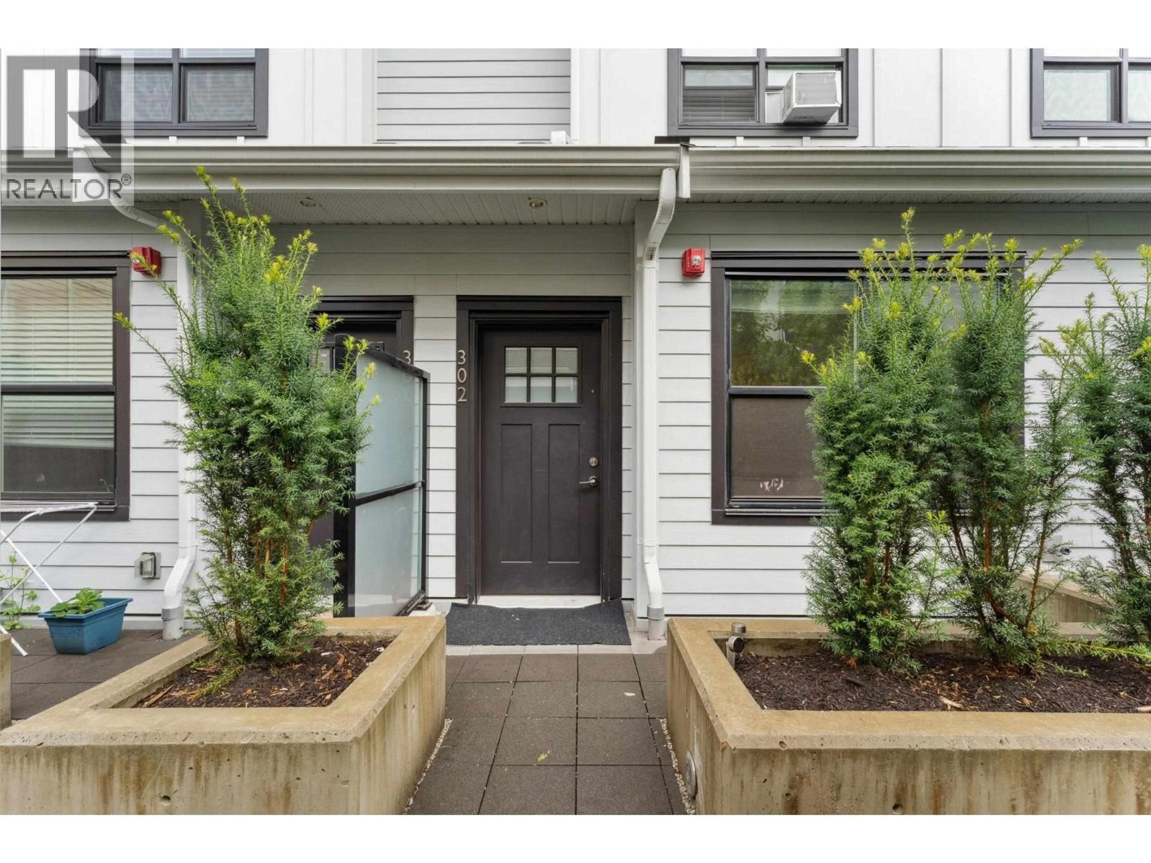 Indoor entryway for 302 - 6933 ARCOLA STREET, Burnaby British Columbia V5E1H5