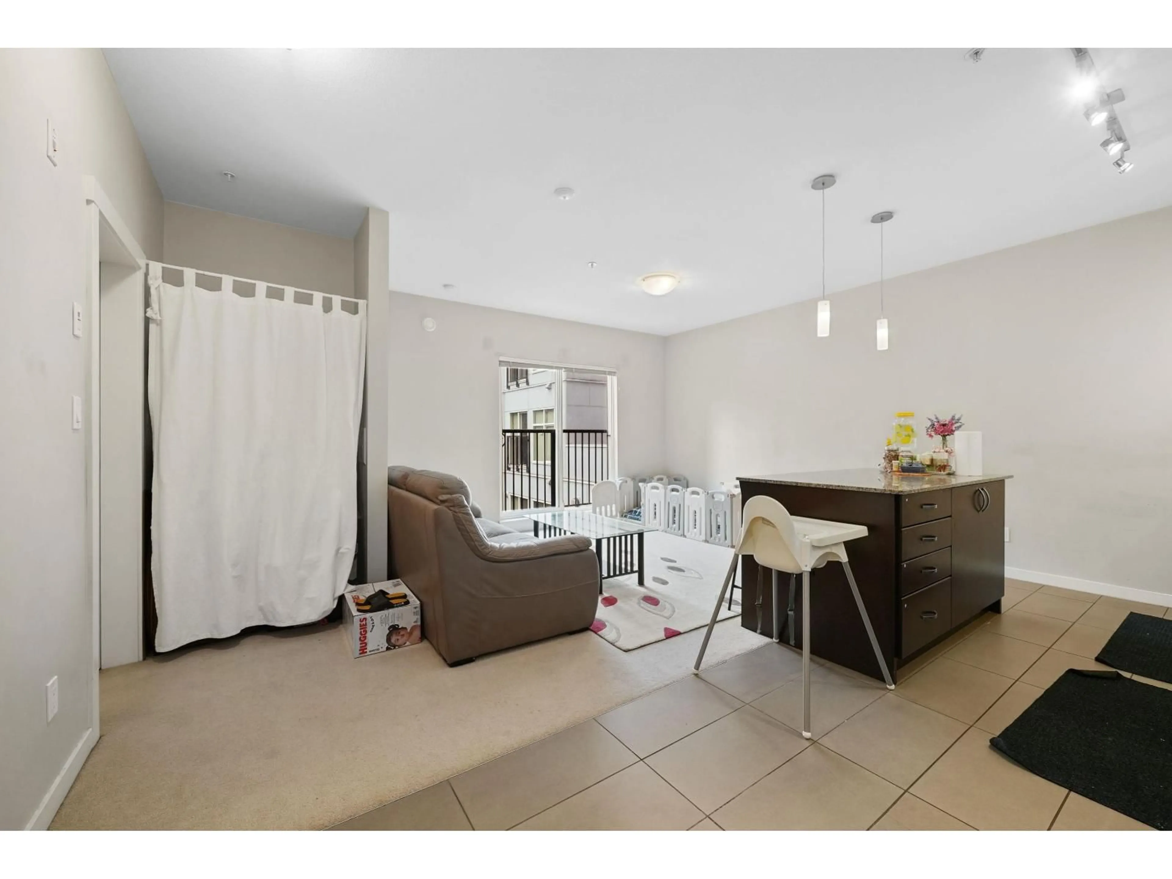 A pic of a room for 210 - 13728 108 AVENUE, Surrey British Columbia V3T0G2