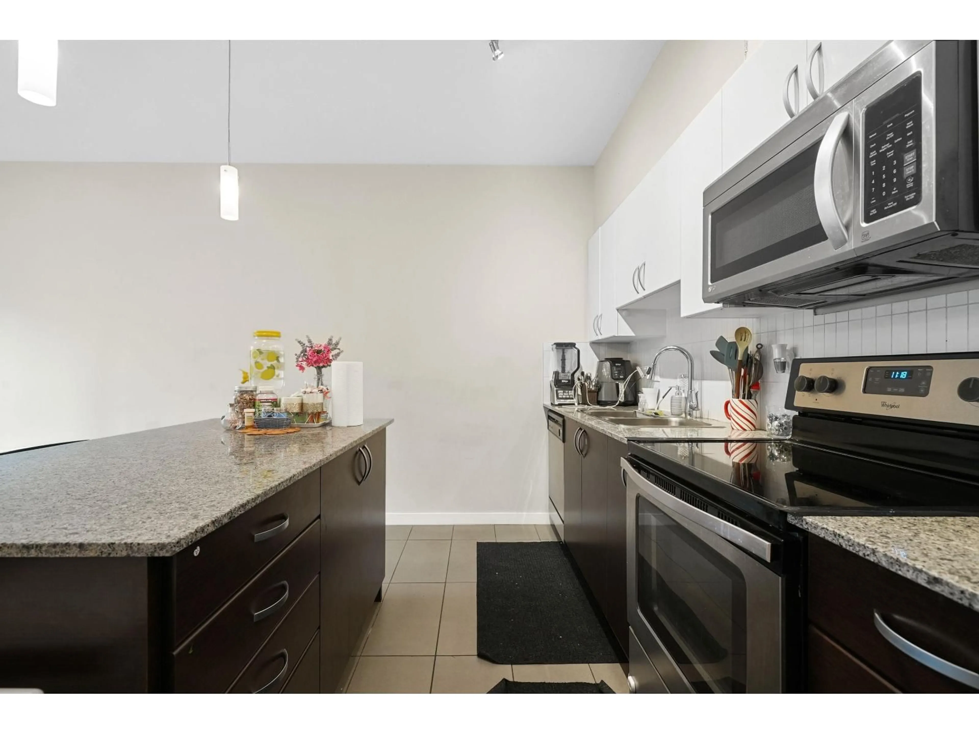 Standard kitchen, unknown for 210 - 13728 108 AVENUE, Surrey British Columbia V3T0G2