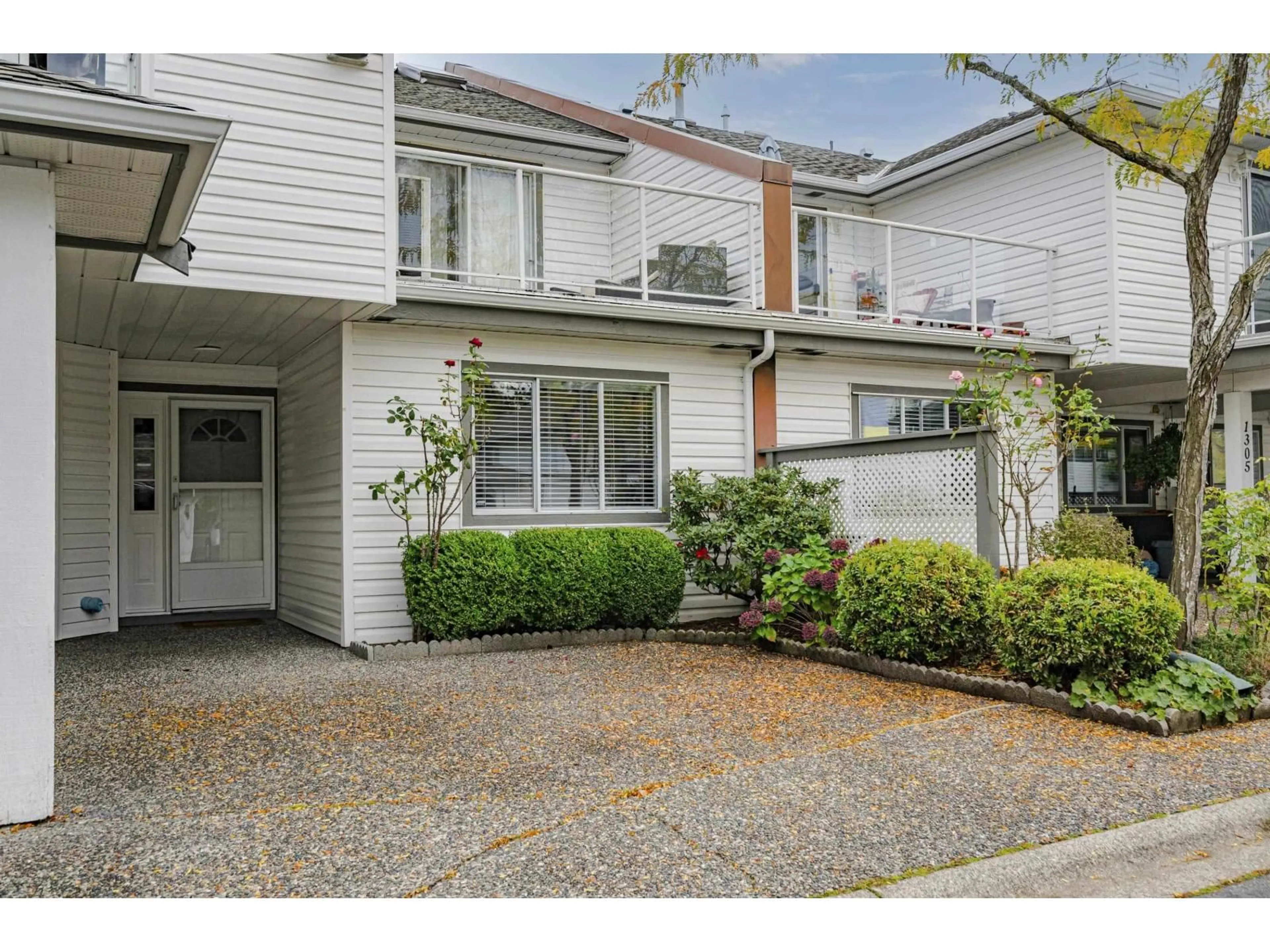 A pic from outside/outdoor area/front of a property/back of a property/a pic from drone, street for 1304 - 21937 48 AVENUE, Langley British Columbia V3A8C3