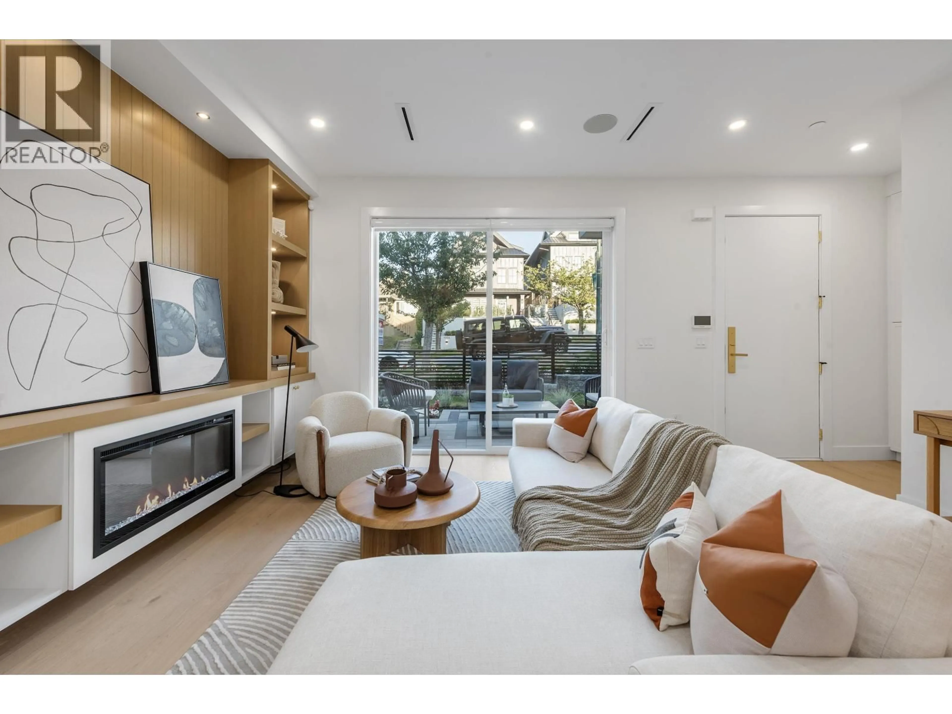 Living room with furniture, unknown for 1 - 4855 DUMFRIES STREET, Vancouver British Columbia V5N3T8