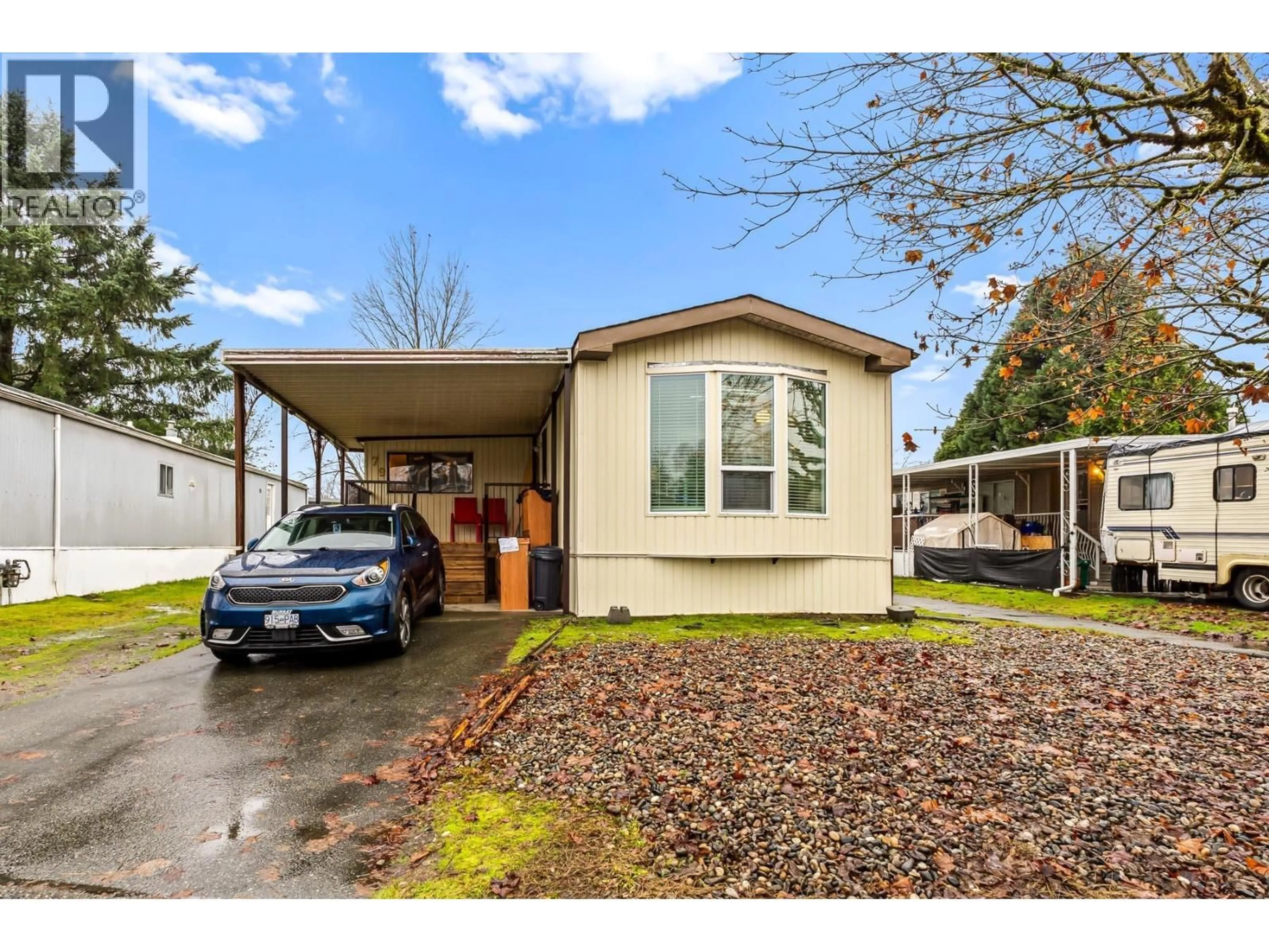 Home with vinyl exterior material, street for 79 - 145 KING EDWARD STREET, Coquitlam British Columbia V3K6M7