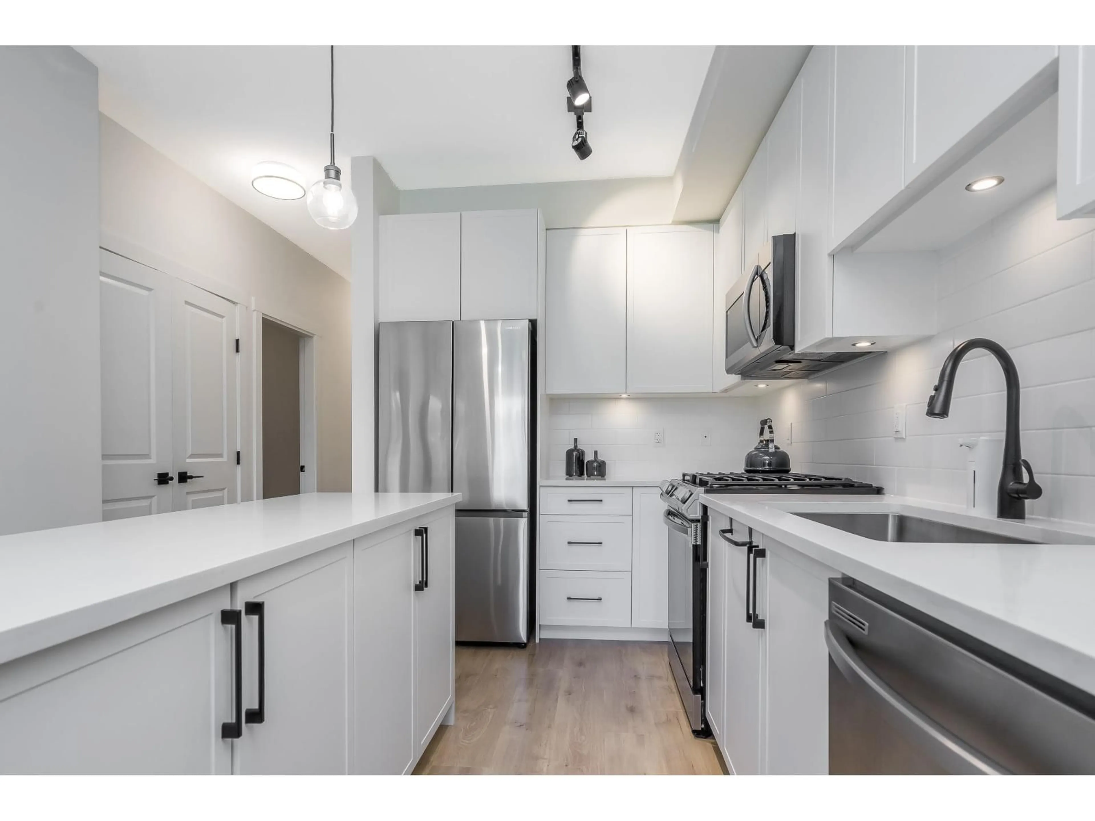 Open concept kitchen, unknown for 316 - 19935 75A AVENUE, Langley British Columbia V2Y4L5