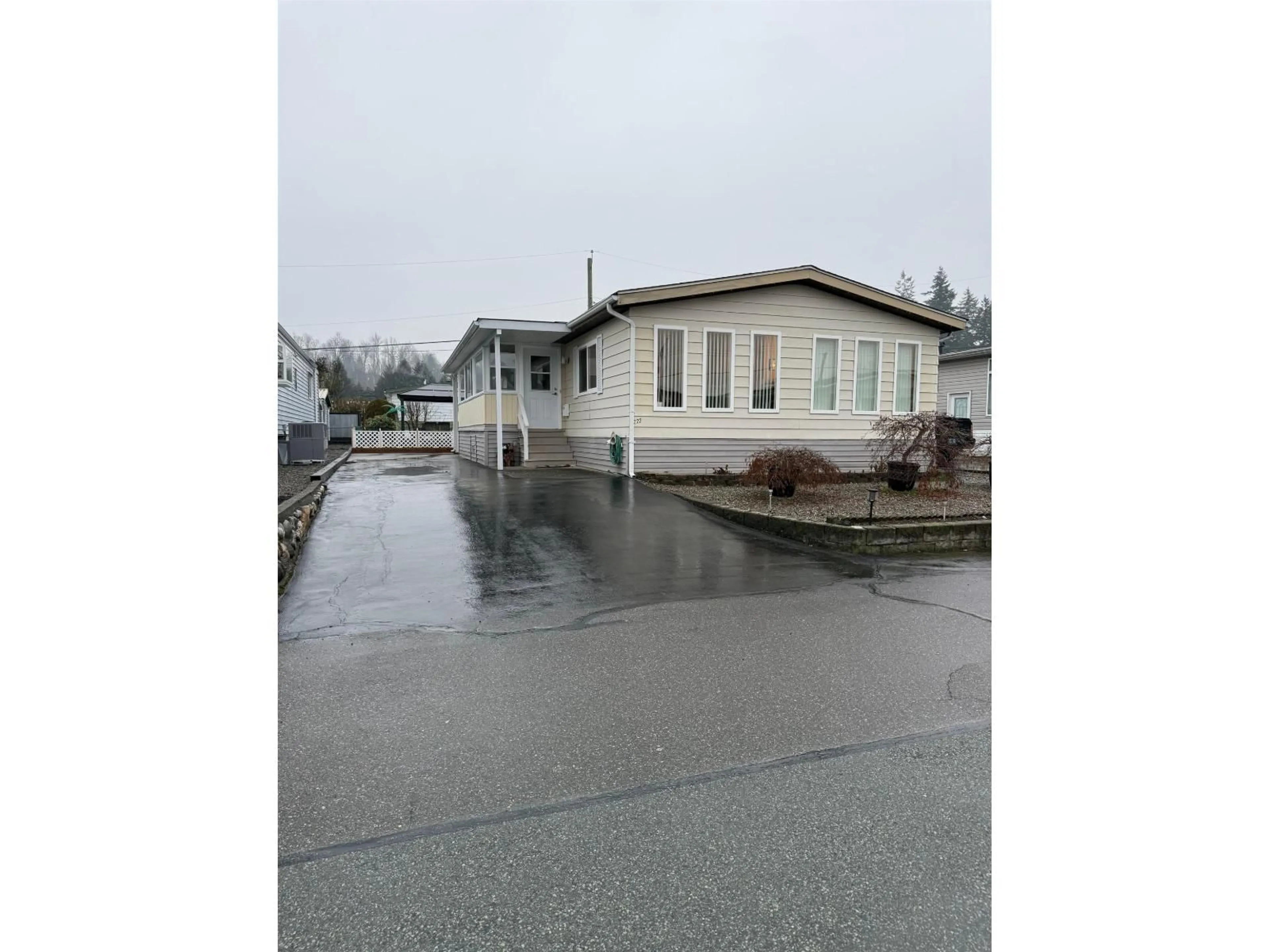 A pic of a room for 222 - 27111 0 AVENUE, Langley British Columbia V4W2T5