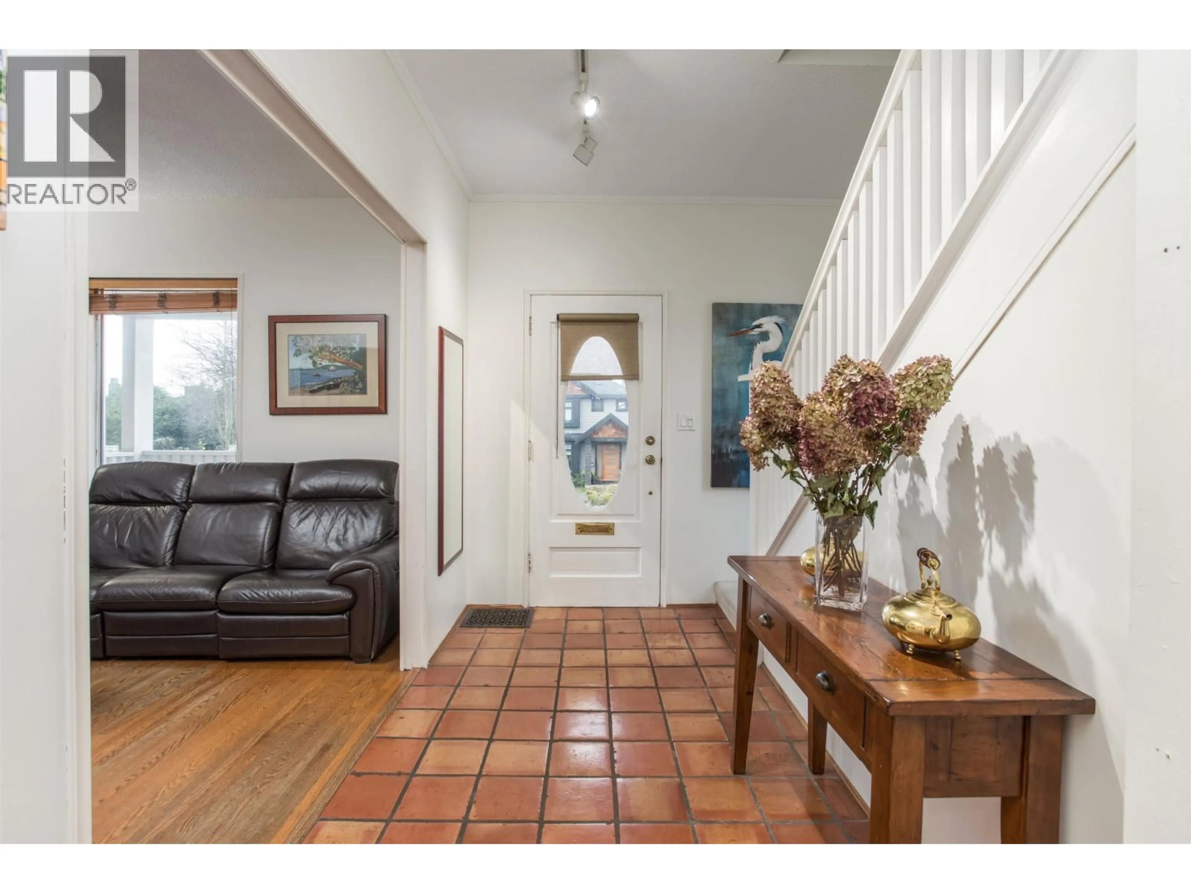 Indoor foyer for 4116 ETON STREET, Burnaby British Columbia V5C1J9