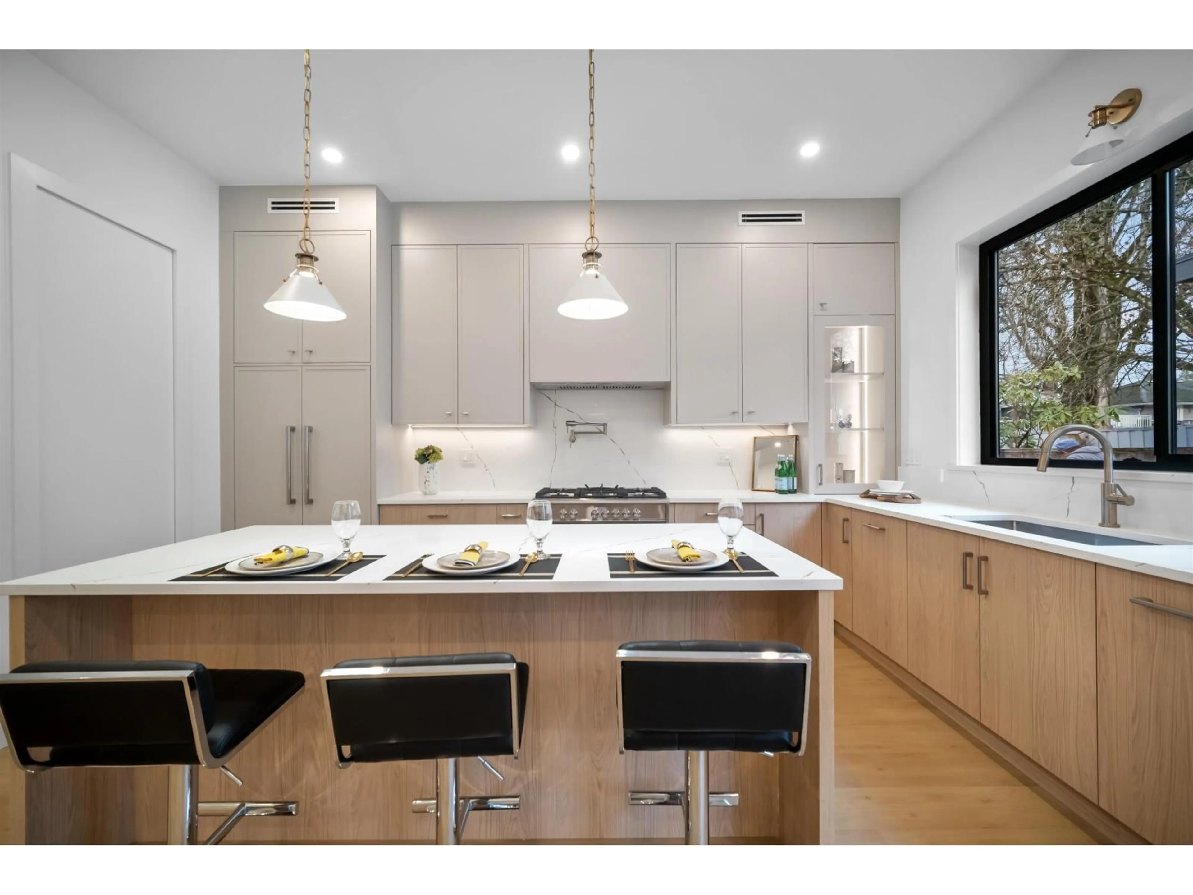 Contemporary kitchen, unknown for 9214 114 STREET, Delta British Columbia V4C3K8