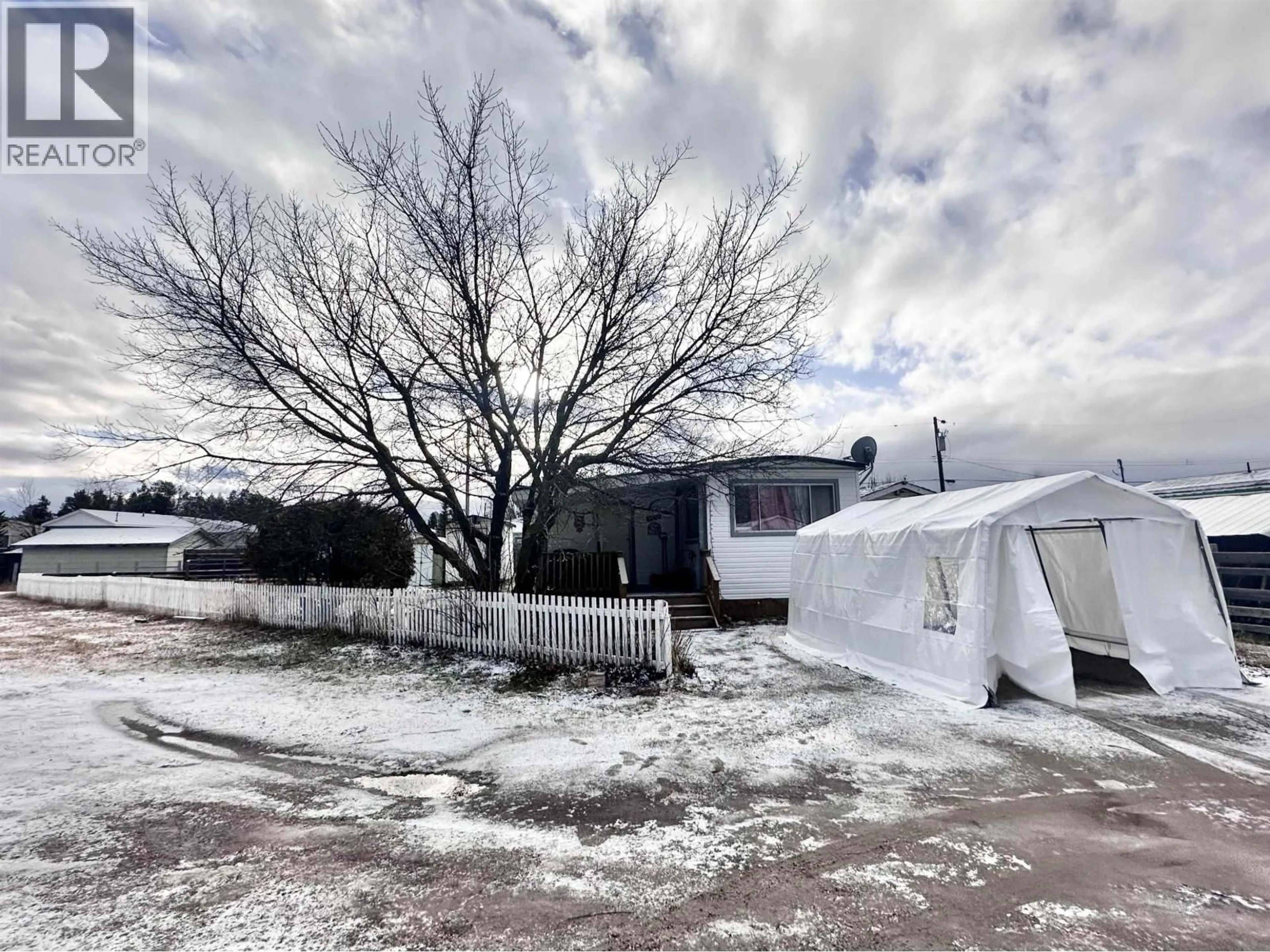 A pic from outside/outdoor area/front of a property/back of a property/a pic from drone, building for 1085 3RD AVENUE, Valemount British Columbia V0E2Z0