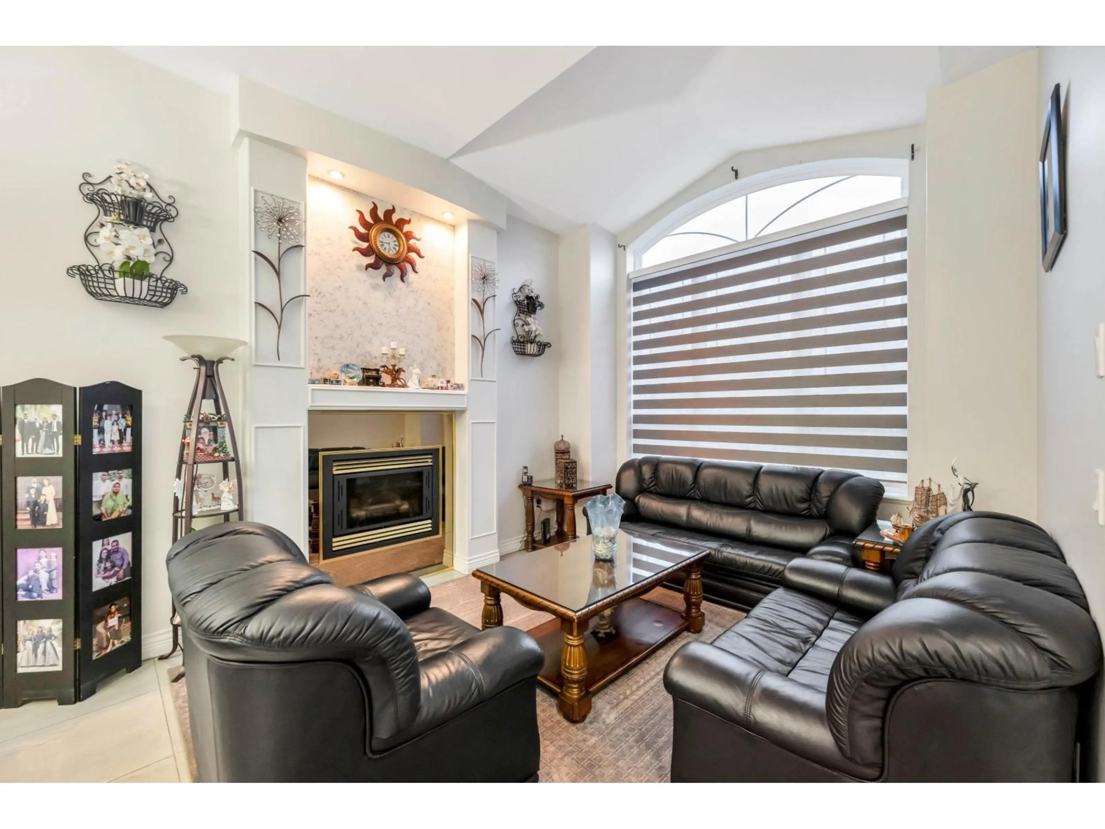 Living room with furniture, unknown for 8733 162A STREET, Surrey British Columbia V4N1B7