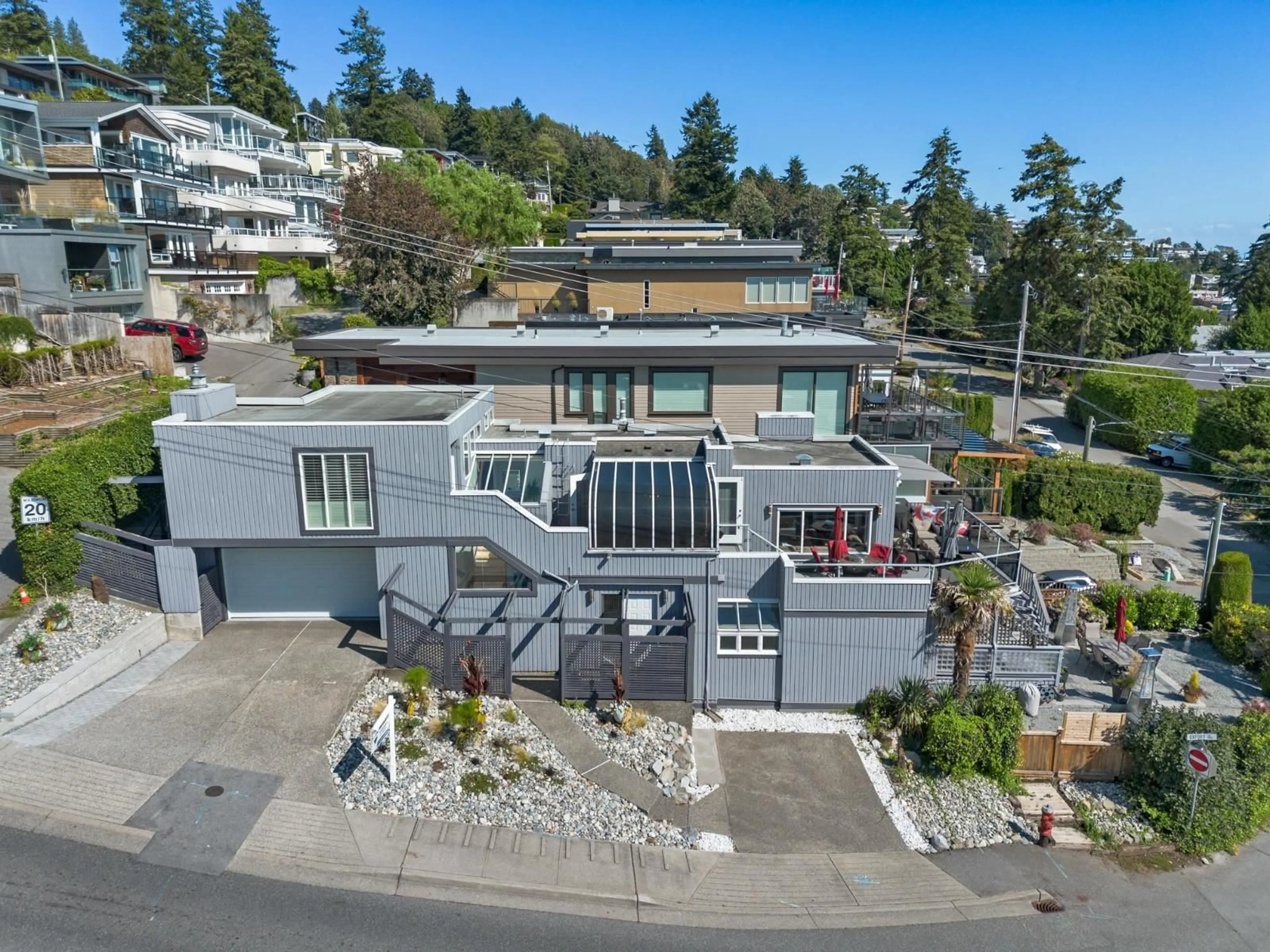 A pic from outside/outdoor area/front of a property/back of a property/a pic from drone, street for 1246 OXFORD STREET, White Rock British Columbia V4B5G8