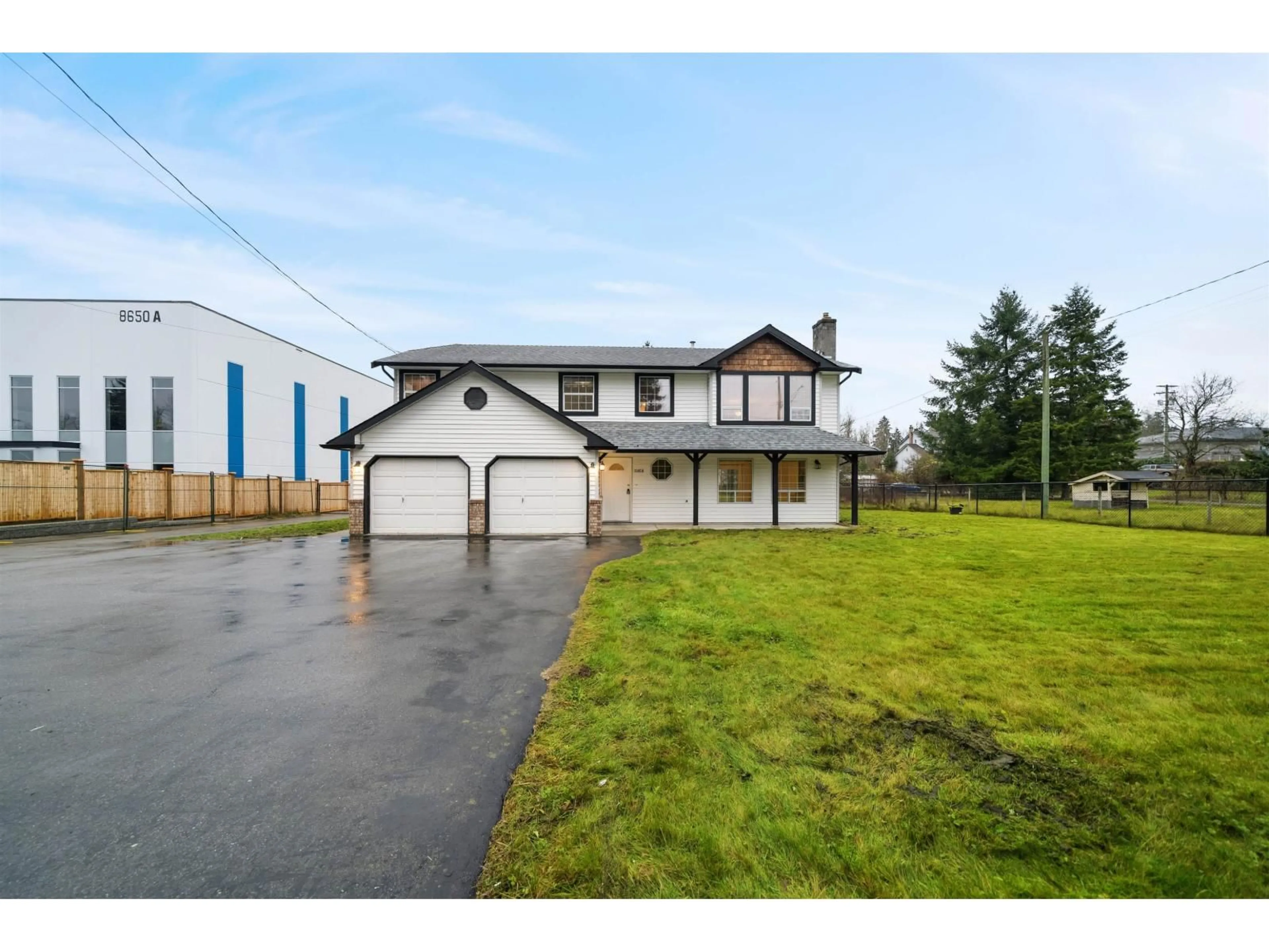 A pic from outside/outdoor area/front of a property/back of a property/a pic from drone, street for 33459 DEWDNEY TRUNK ROAD, Mission British Columbia V2V6Y3