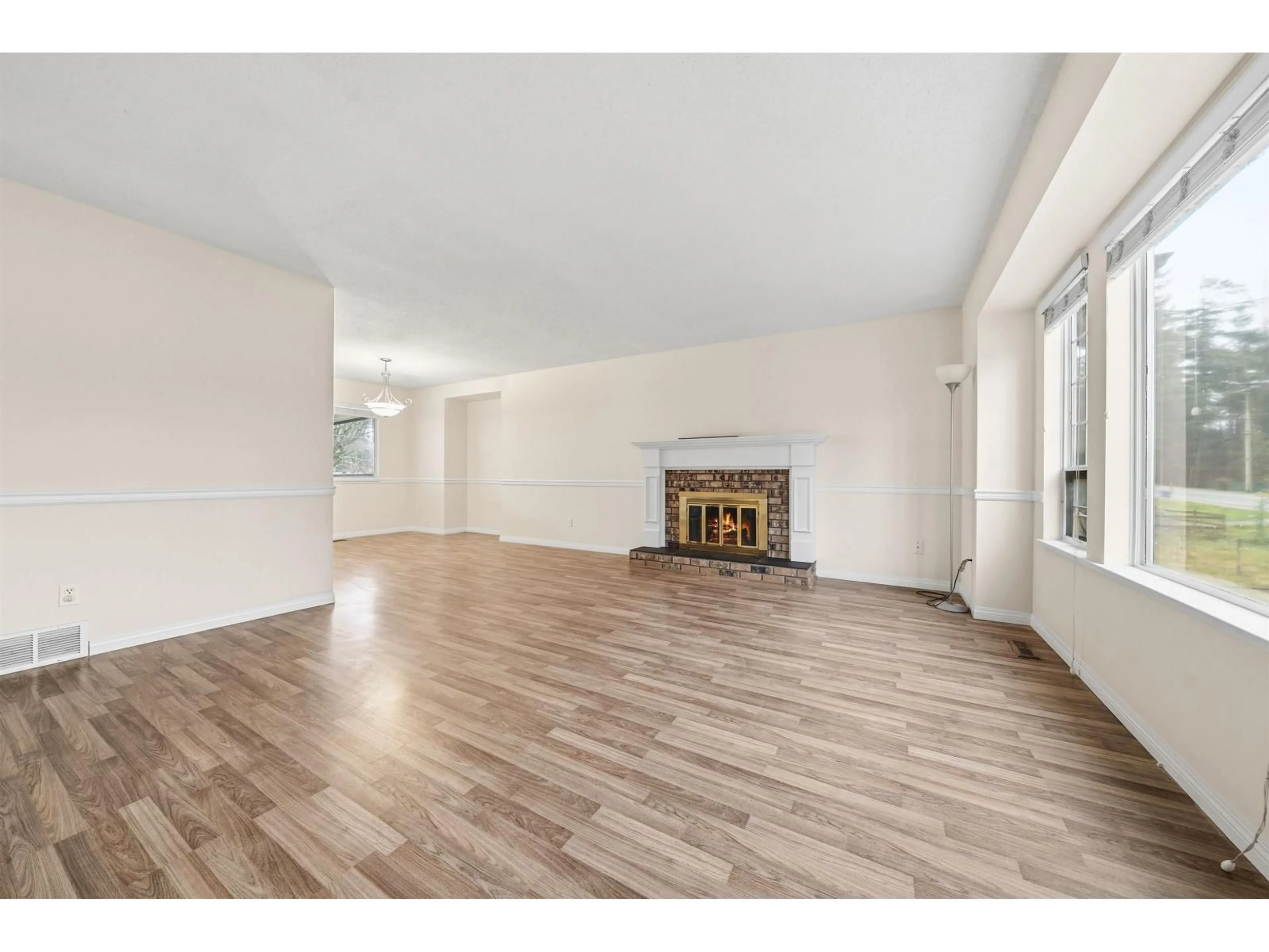 A pic of a room for 33459 DEWDNEY TRUNK ROAD, Mission British Columbia V2V6Y3