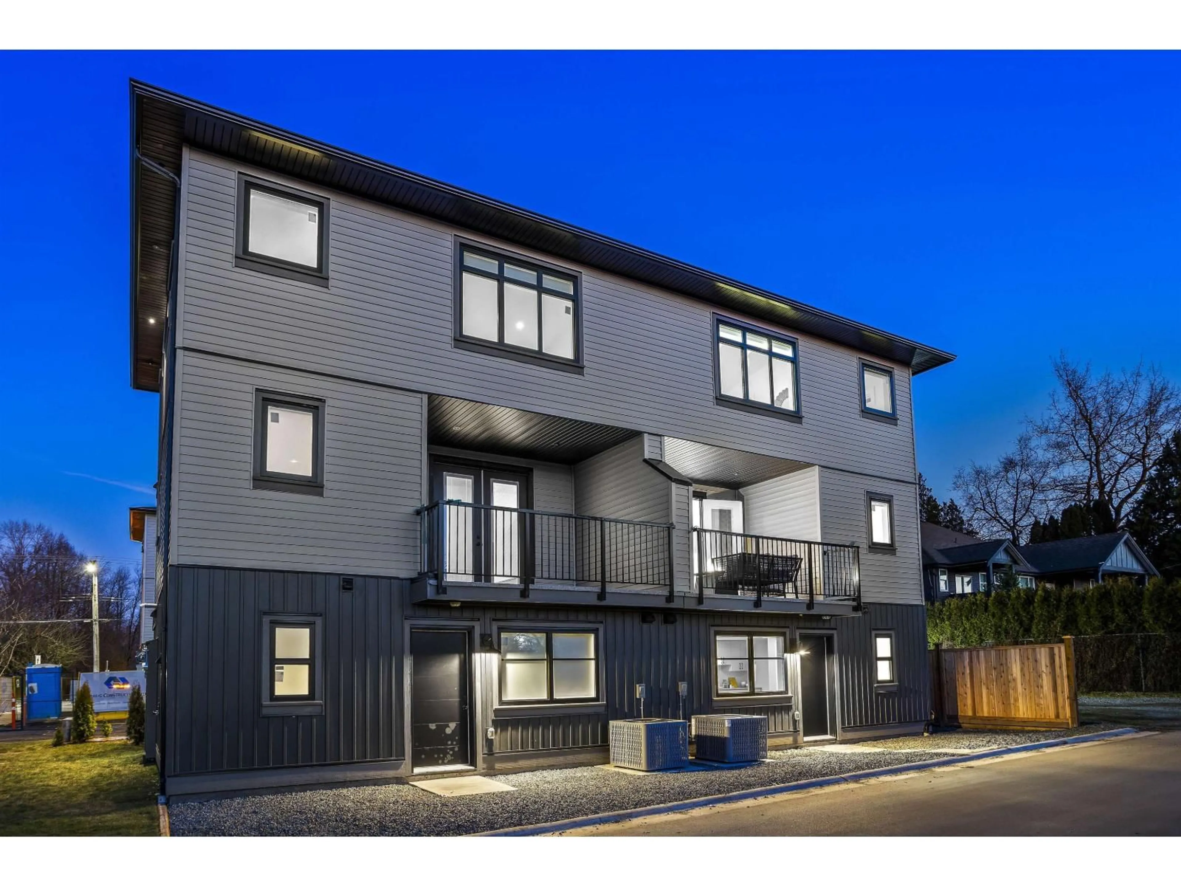 A pic from outside/outdoor area/front of a property/back of a property/a pic from drone, street for 1 - 33586 HUGGINS AVENUE, Abbotsford British Columbia V2S3R4