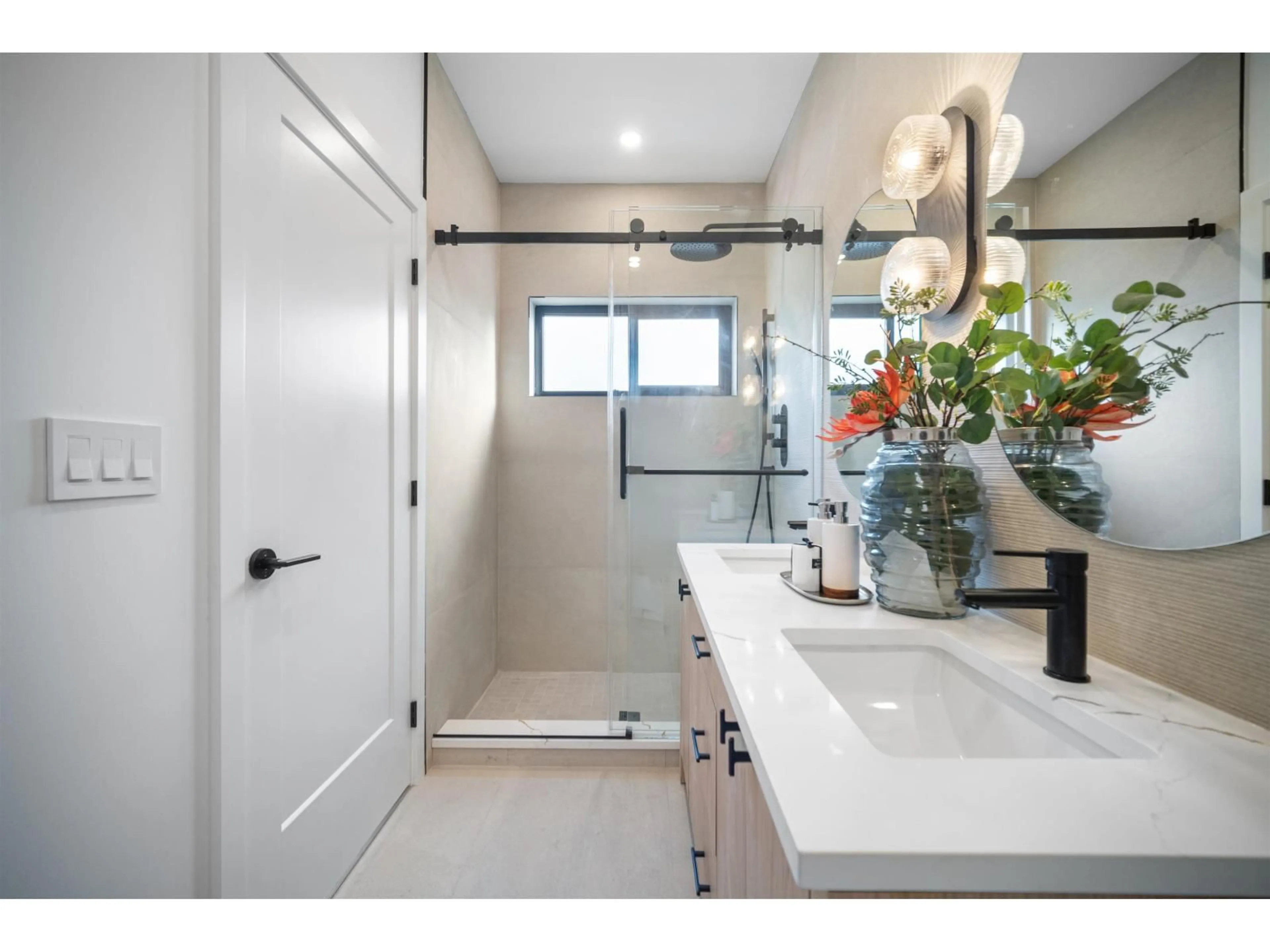 Contemporary bathroom, ceramic/tile floor for 9216 114 STREET, Delta British Columbia V4C3K8