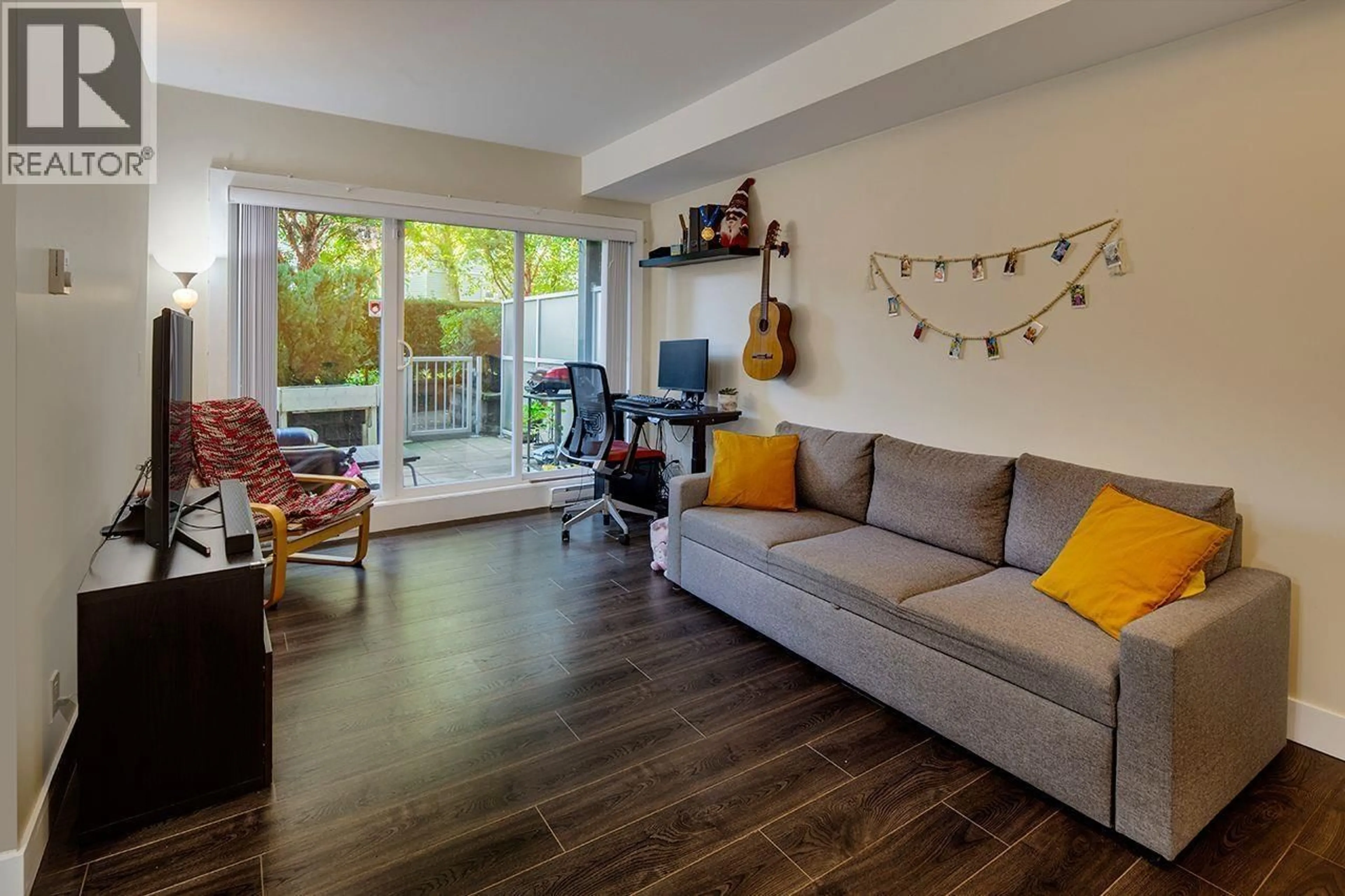 Living room with furniture, unknown for 106 - 7377 14TH AVENUE, Burnaby British Columbia V3N1Z7