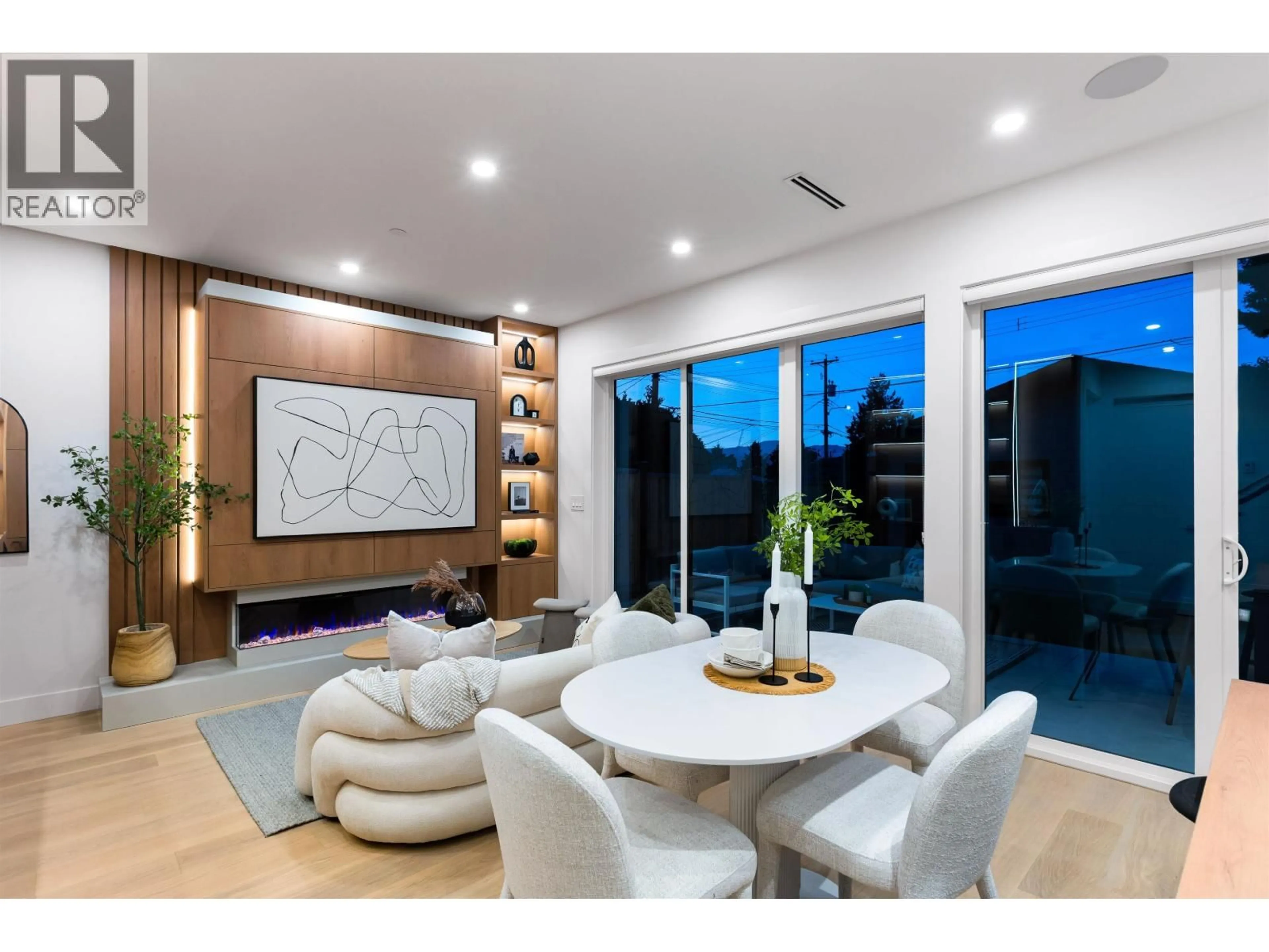 Unknown for 2 - 2435 NAPIER STREET, Vancouver British Columbia V5K2W2