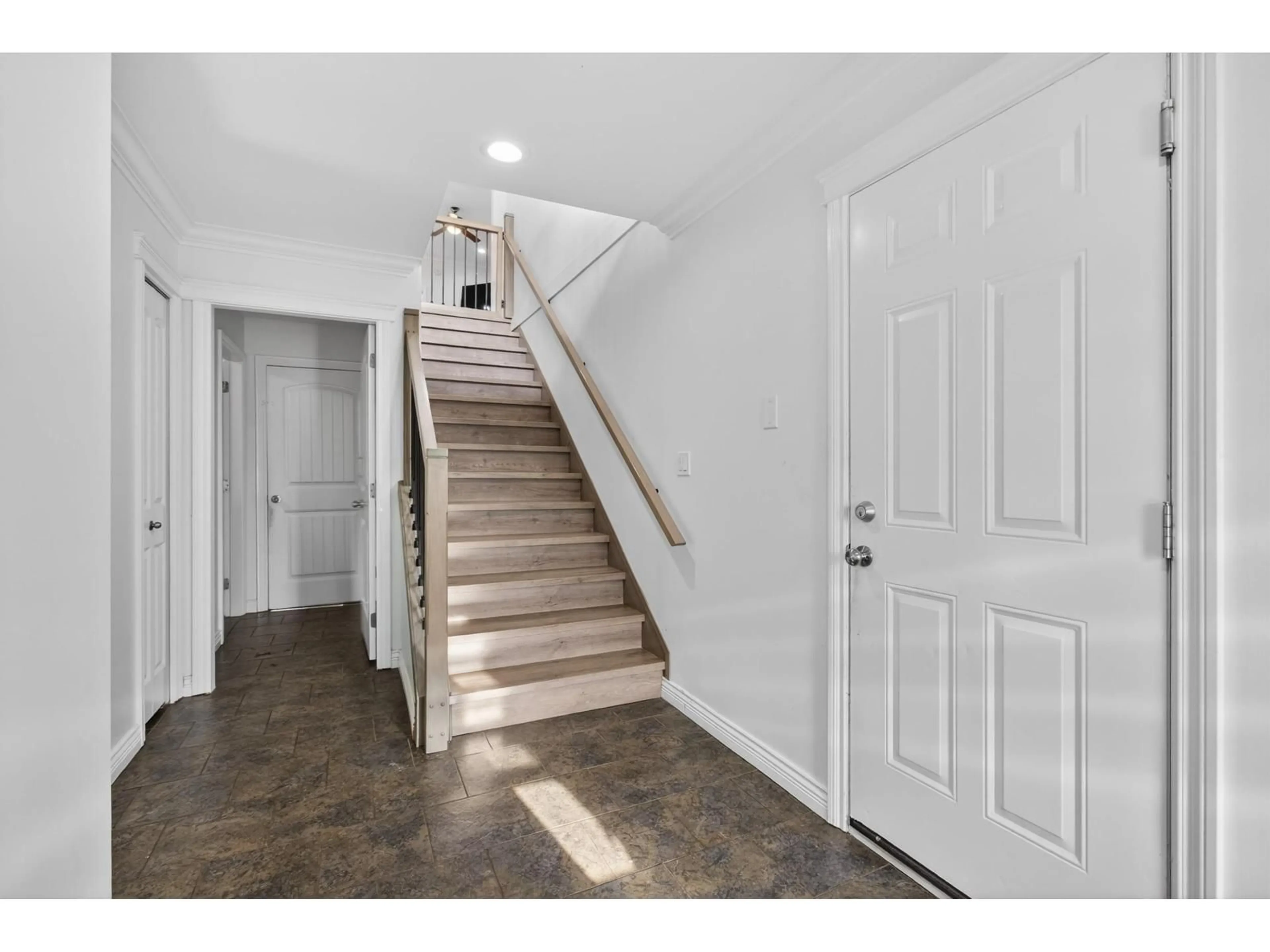 Indoor entryway for 32747 LIGHTBODY COURT, Mission British Columbia V4S0A7