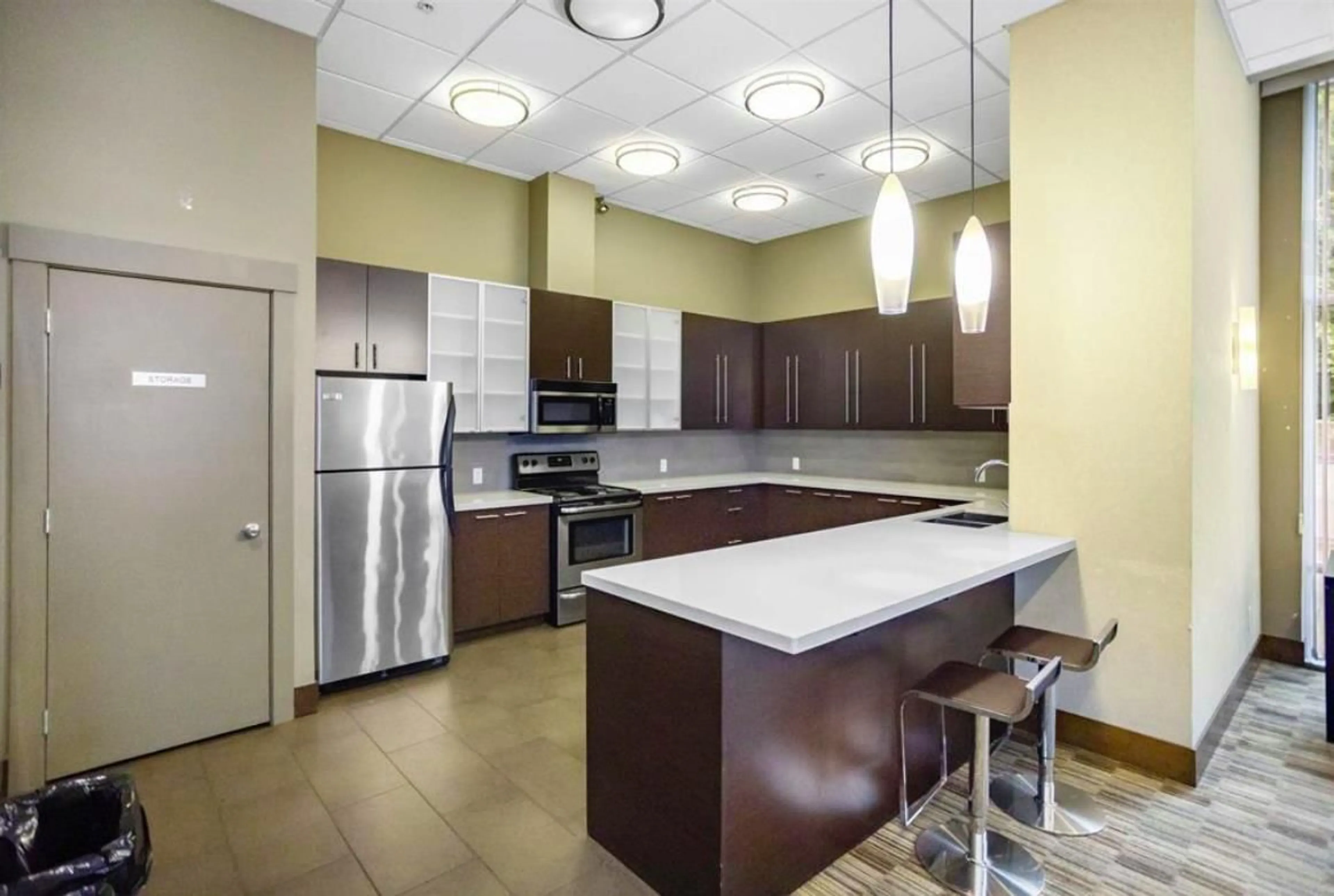 Standard kitchen, ceramic/tile floor for 801 - 13399 104 AVENUE, Surrey British Columbia V3T0C9