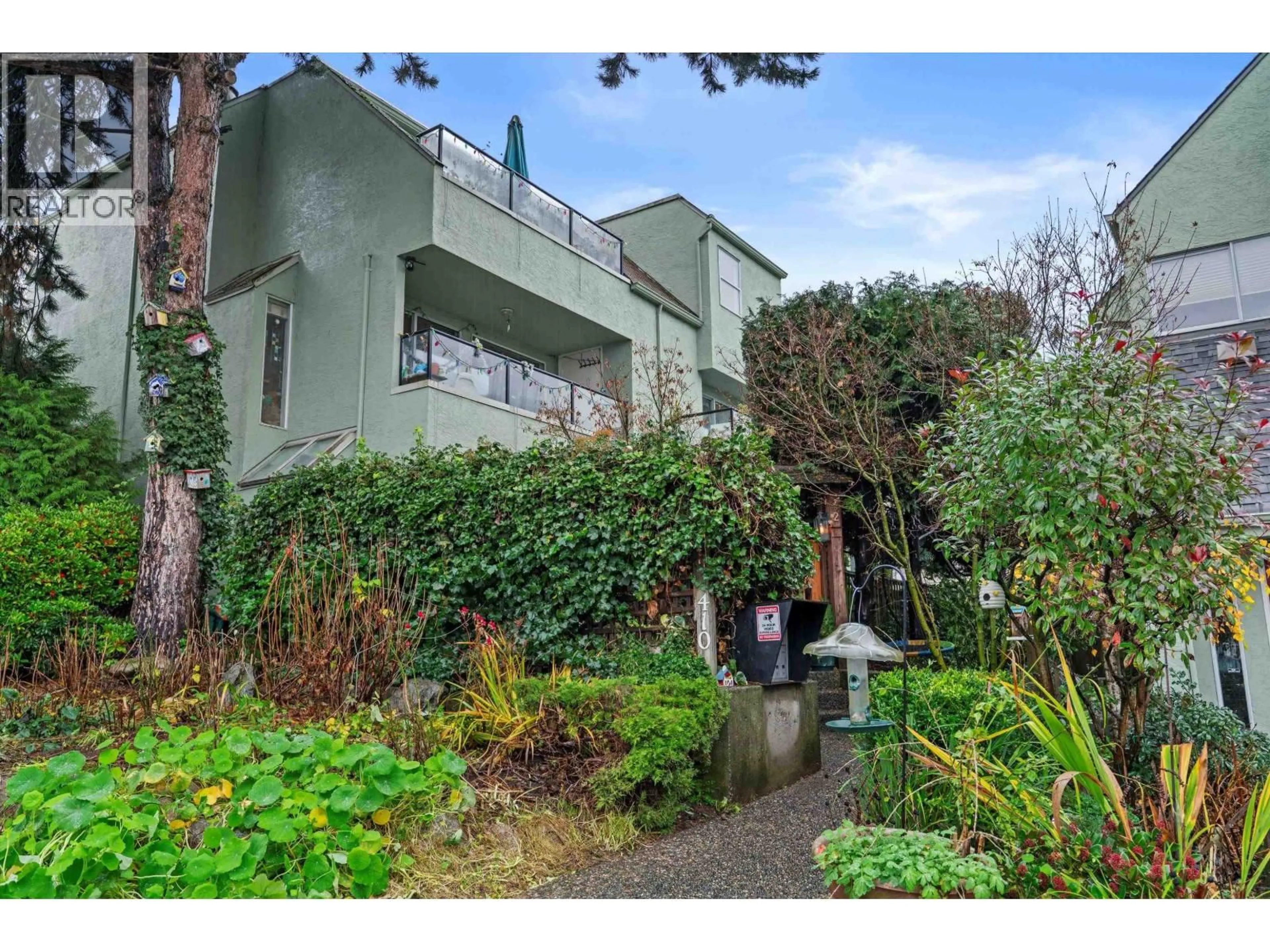 A pic from outside/outdoor area/front of a property/back of a property/a pic from drone, street for 2 - 410 MAHON AVENUE, North Vancouver British Columbia V7M2R5