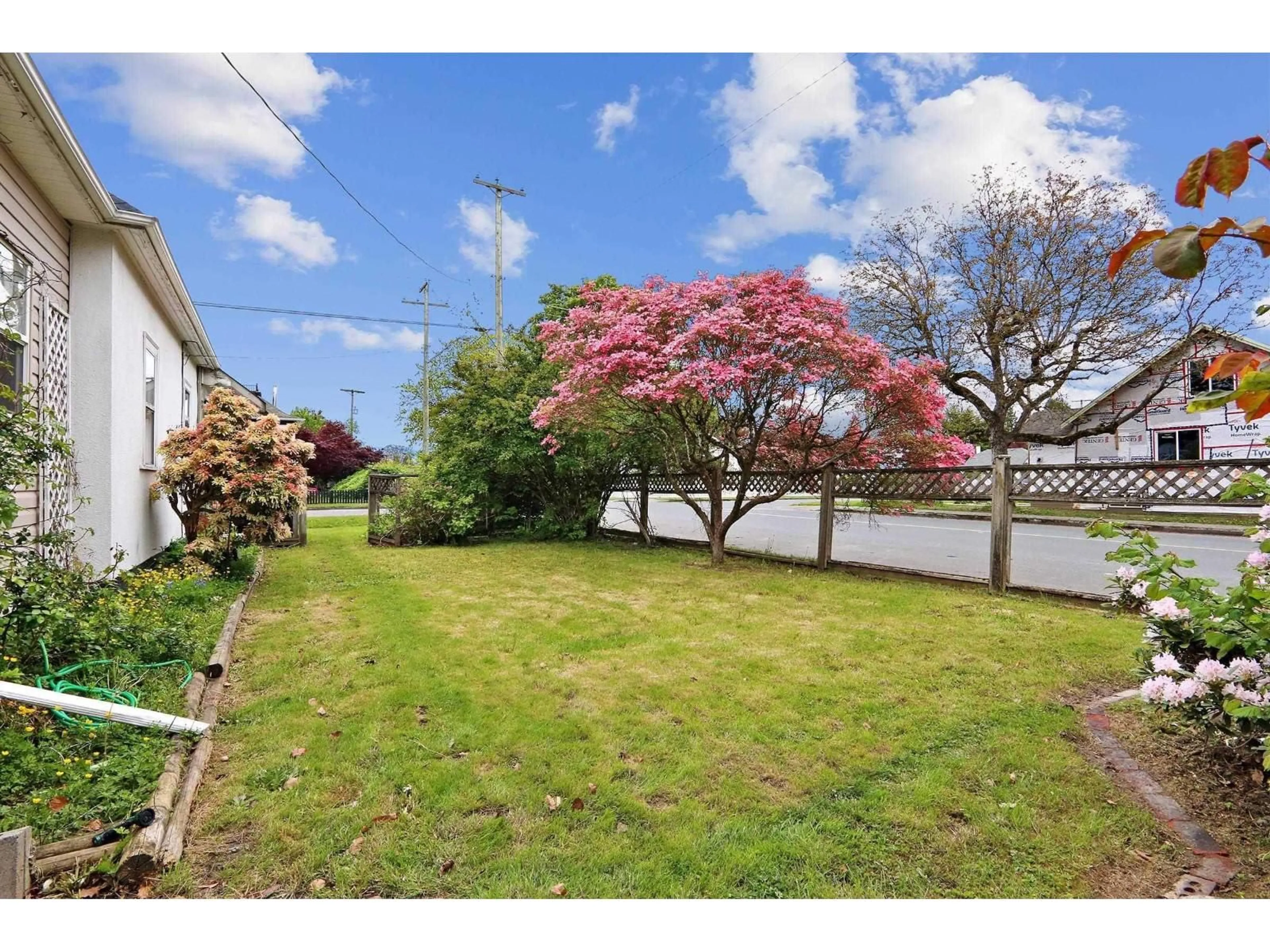 A pic from outside/outdoor area/front of a property/back of a property/a pic from drone, street for 45858 REECE AVENUE, Chilliwack British Columbia V2P2Z5