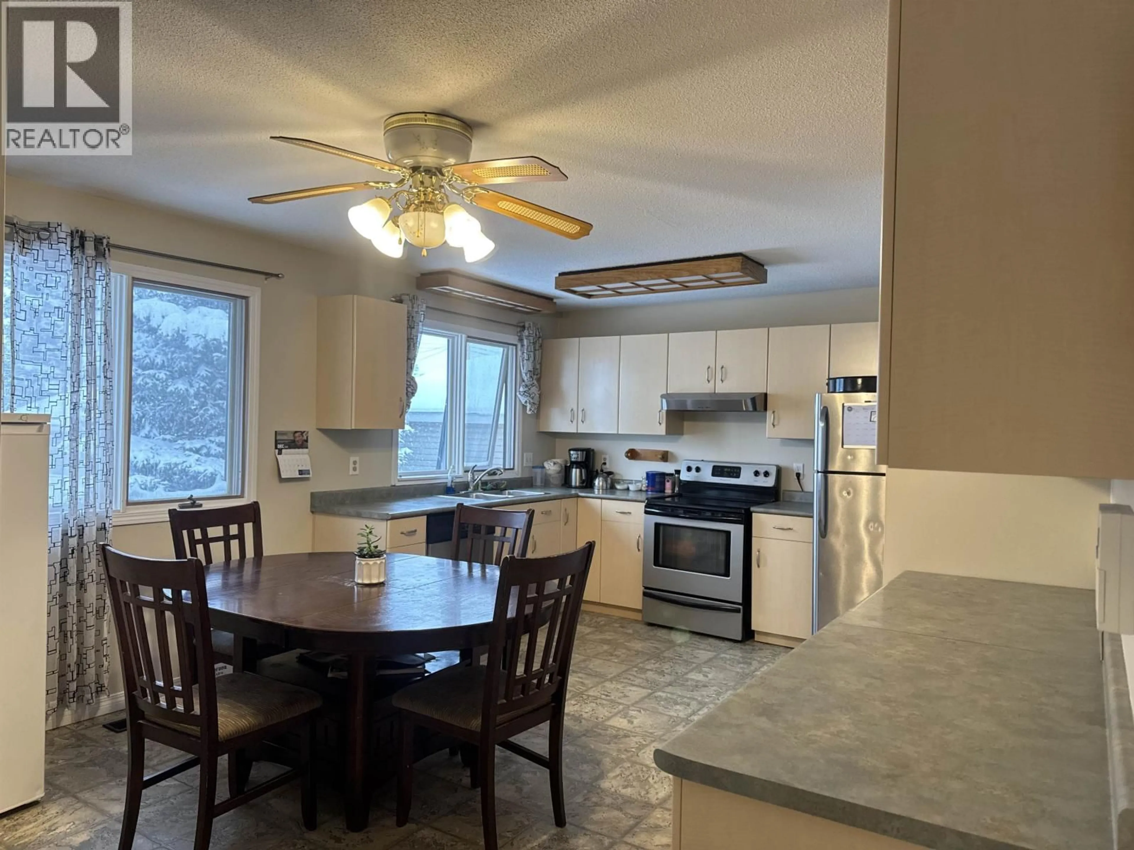 Open concept kitchen, unknown for 9908 111 AVENUE, Fort St. John British Columbia V1J2V1