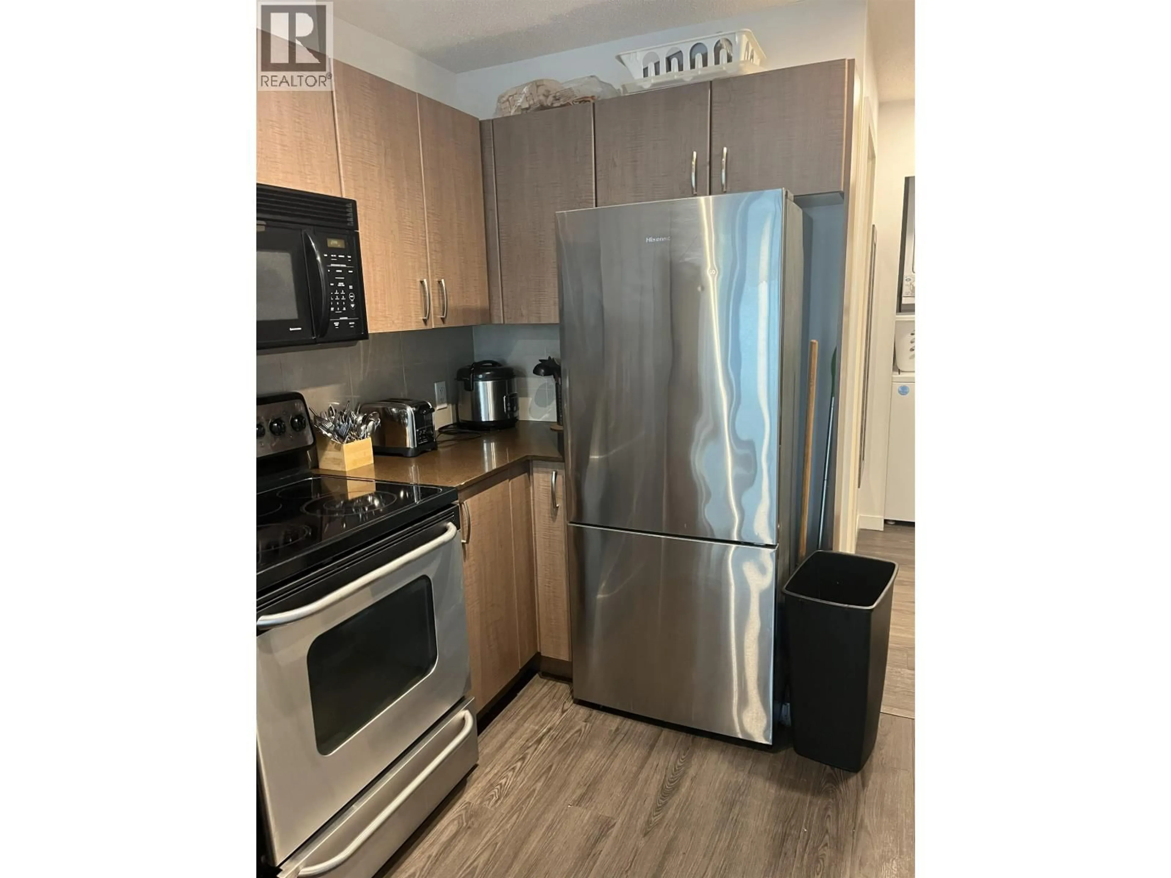 Standard kitchen, wood/laminate floor for 1508 - 610 GRANVILLE STREET, Vancouver British Columbia V6C3T3