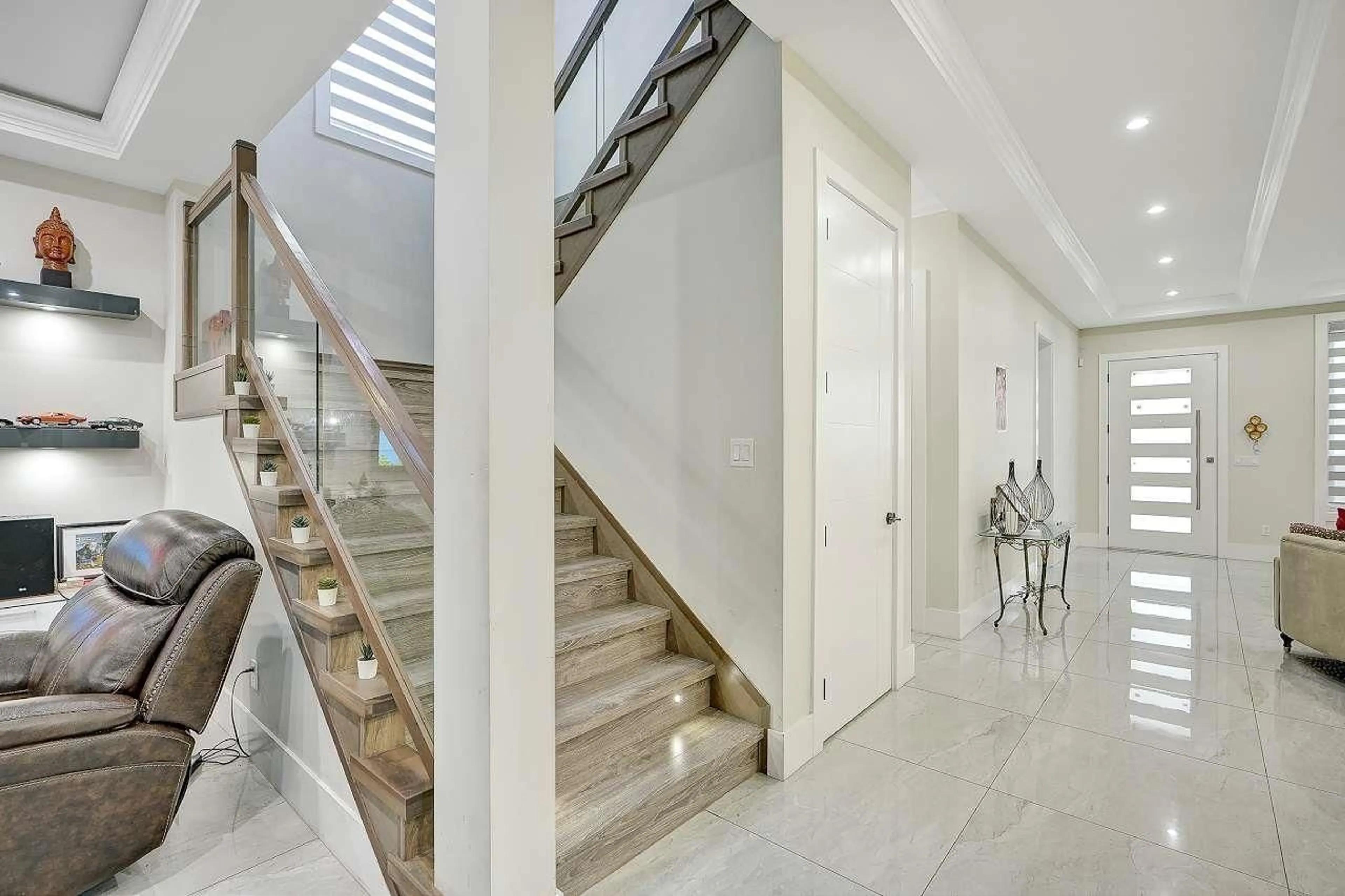 Unknown for 12420 80 AVENUE, Surrey British Columbia V3W3A5