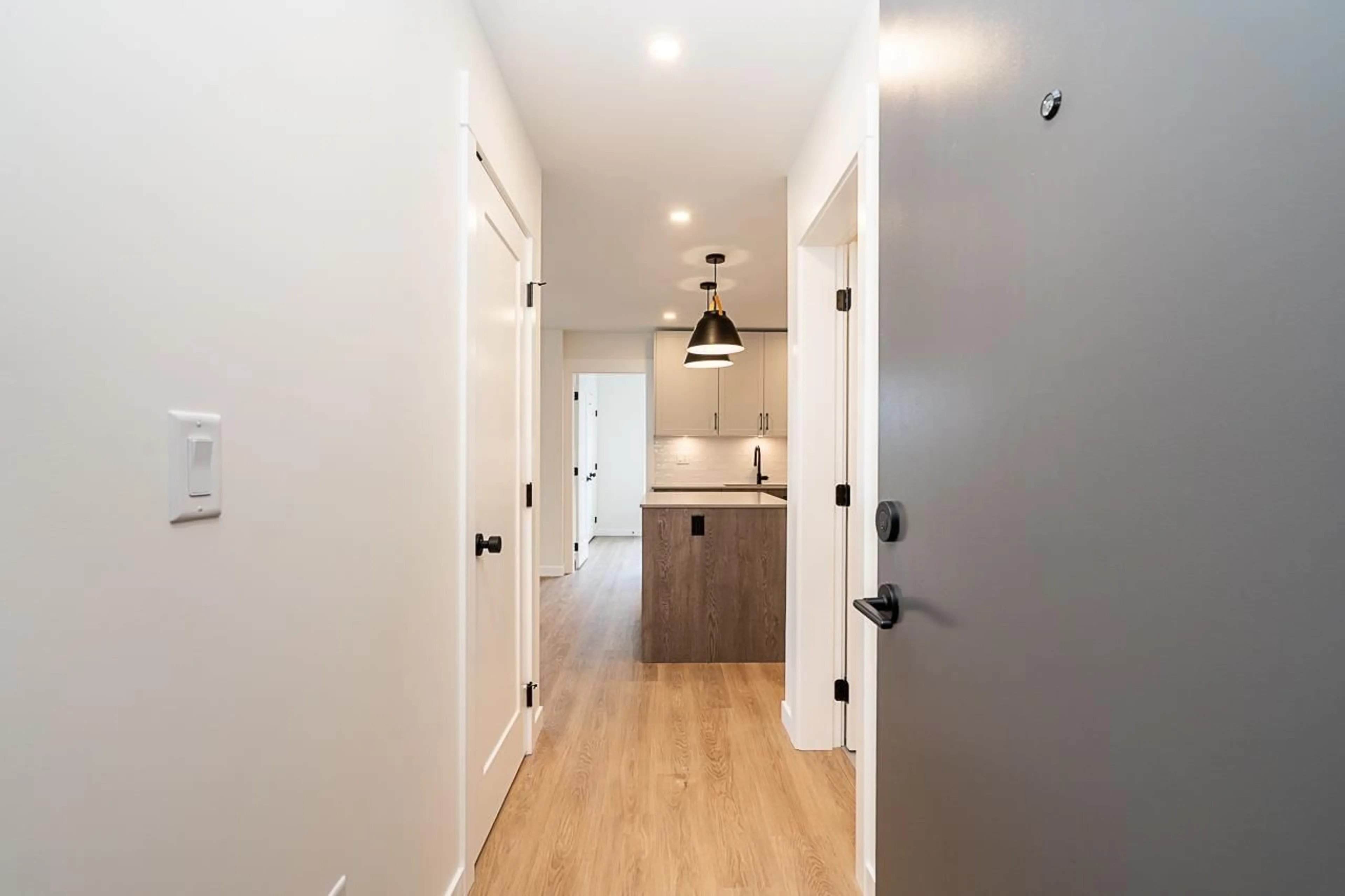 Indoor entryway for 516 - 27218 ALDERGROVE TOWN CENTER DRIVE, Langley British Columbia V4W0E4