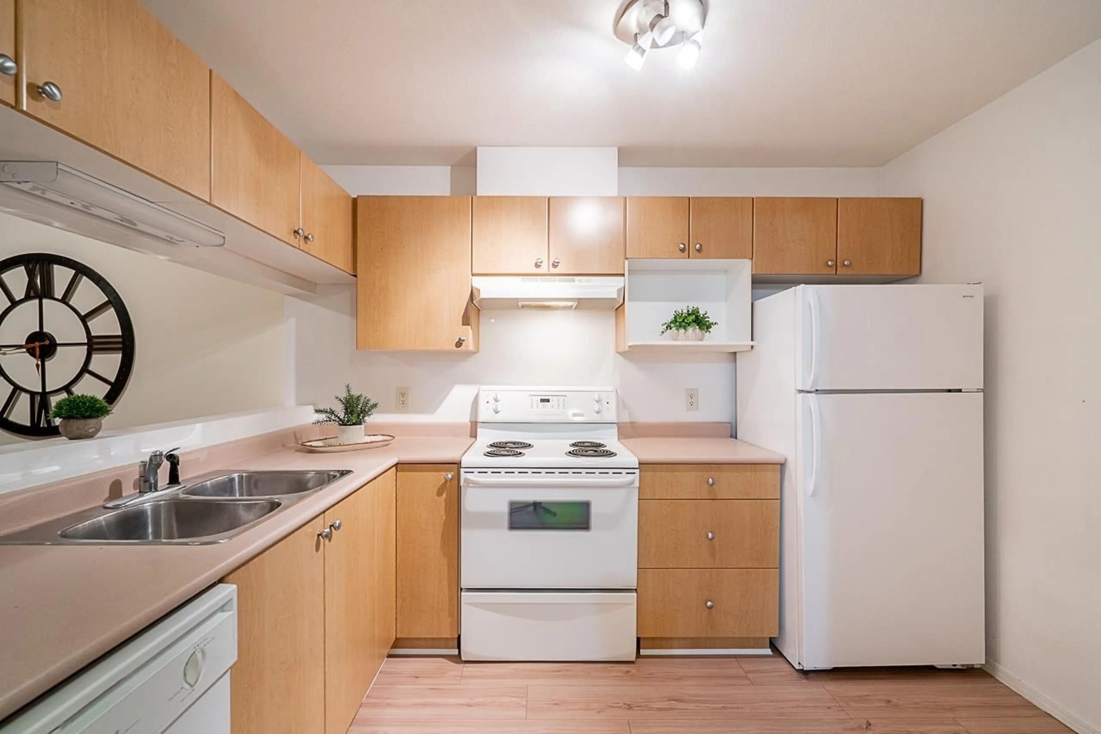 Standard kitchen, wood/laminate floor for 327 - 27358 32 AVENUE, Langley British Columbia V4W3M5