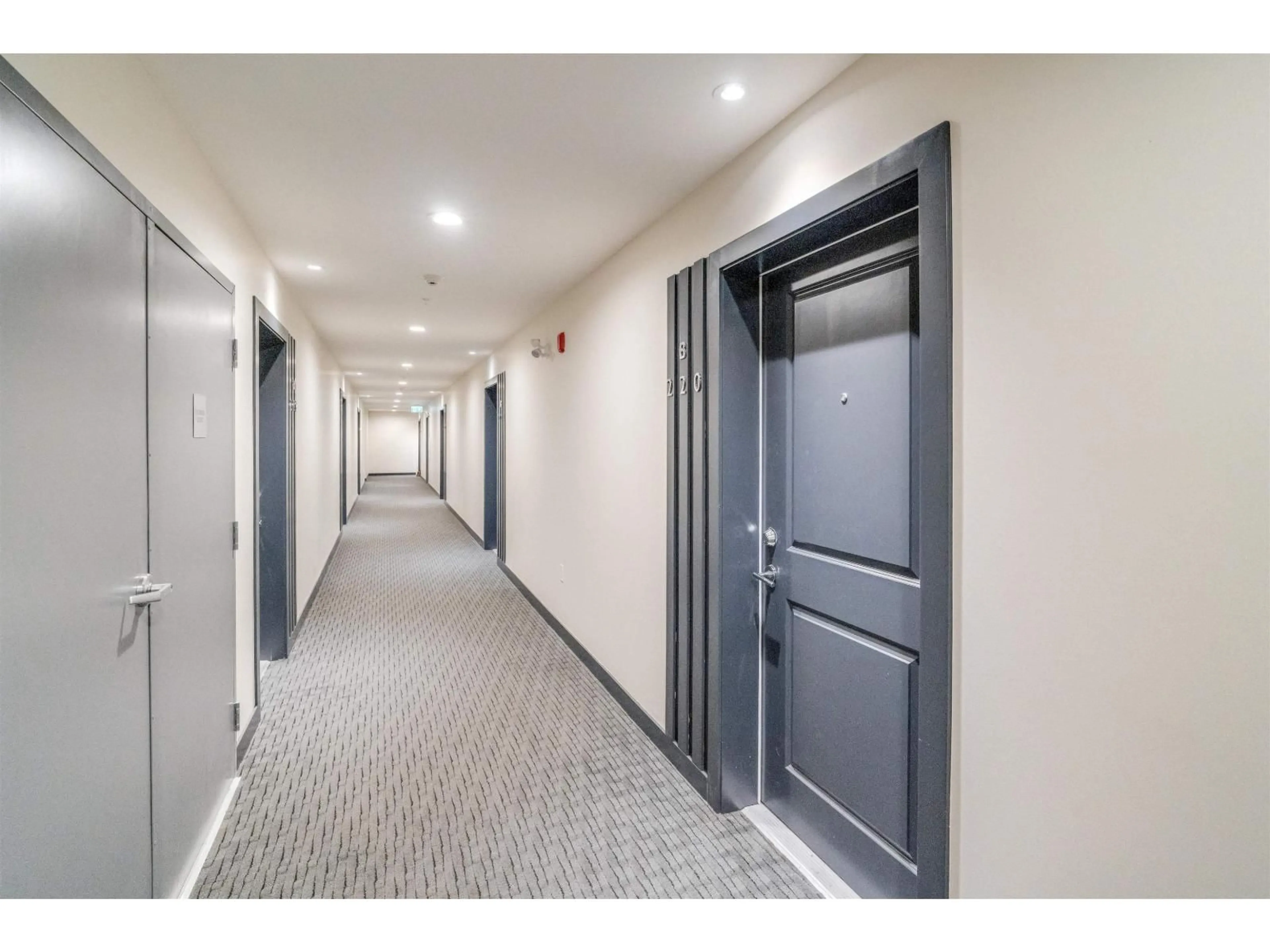 Indoor foyer for B220 - 20834 80 AVENUE, Langley British Columbia V3V0V0