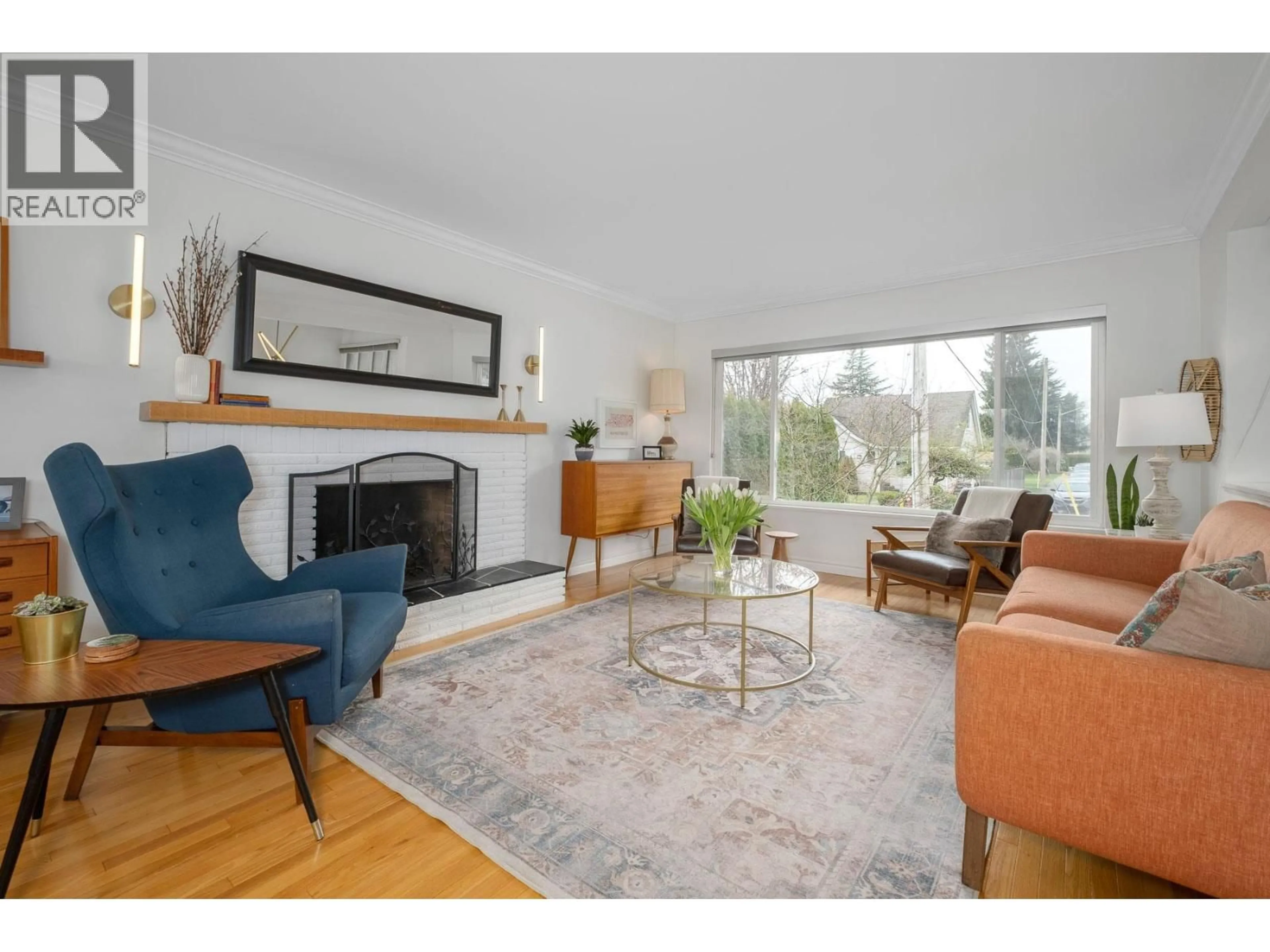Living room with furniture, unknown for 140 HARVEY STREET, New Westminster British Columbia V3L4G2