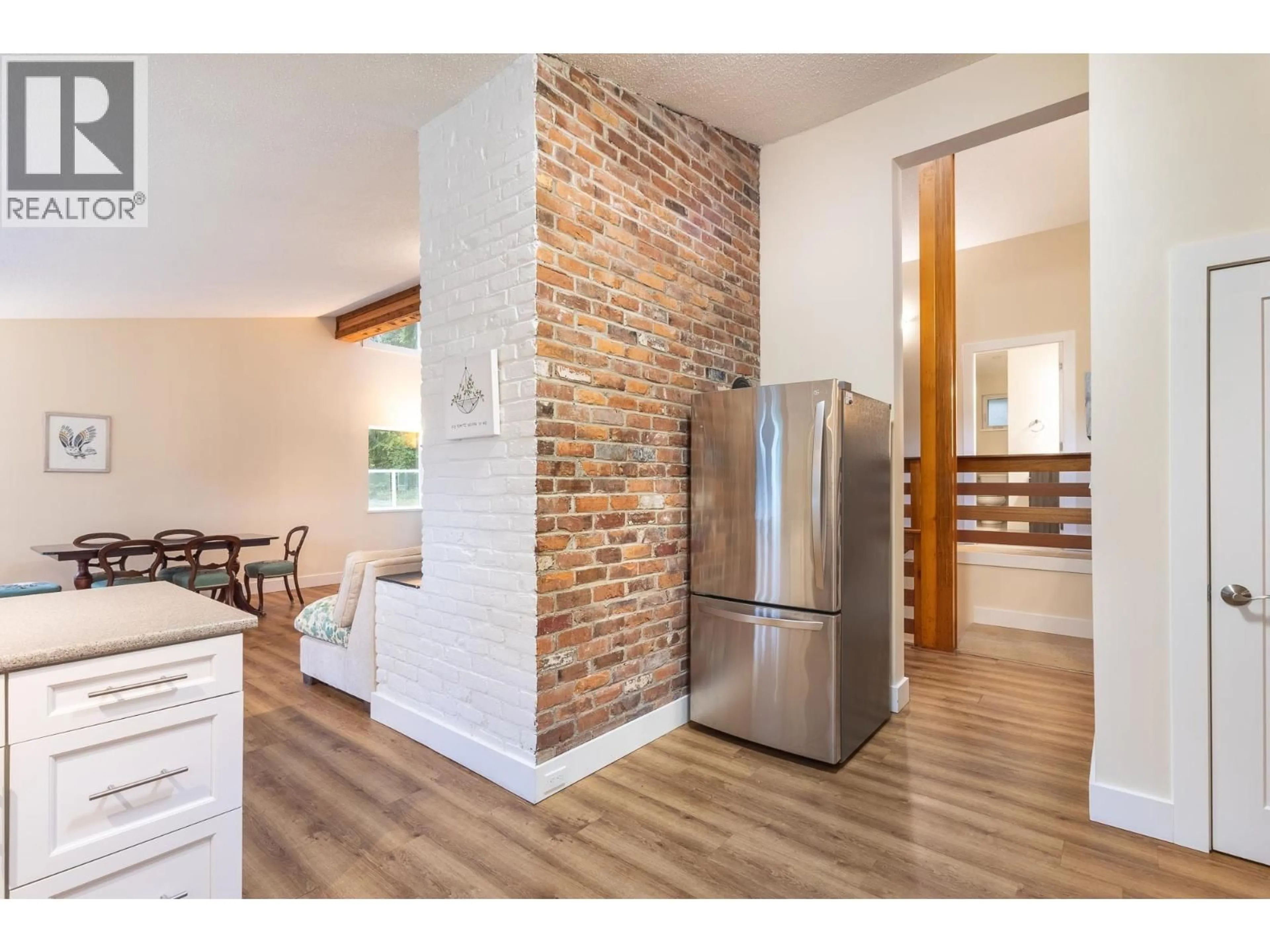 Open concept kitchen, unknown for 914 GOWER POINT ROAD, Gibsons British Columbia V0N1V3