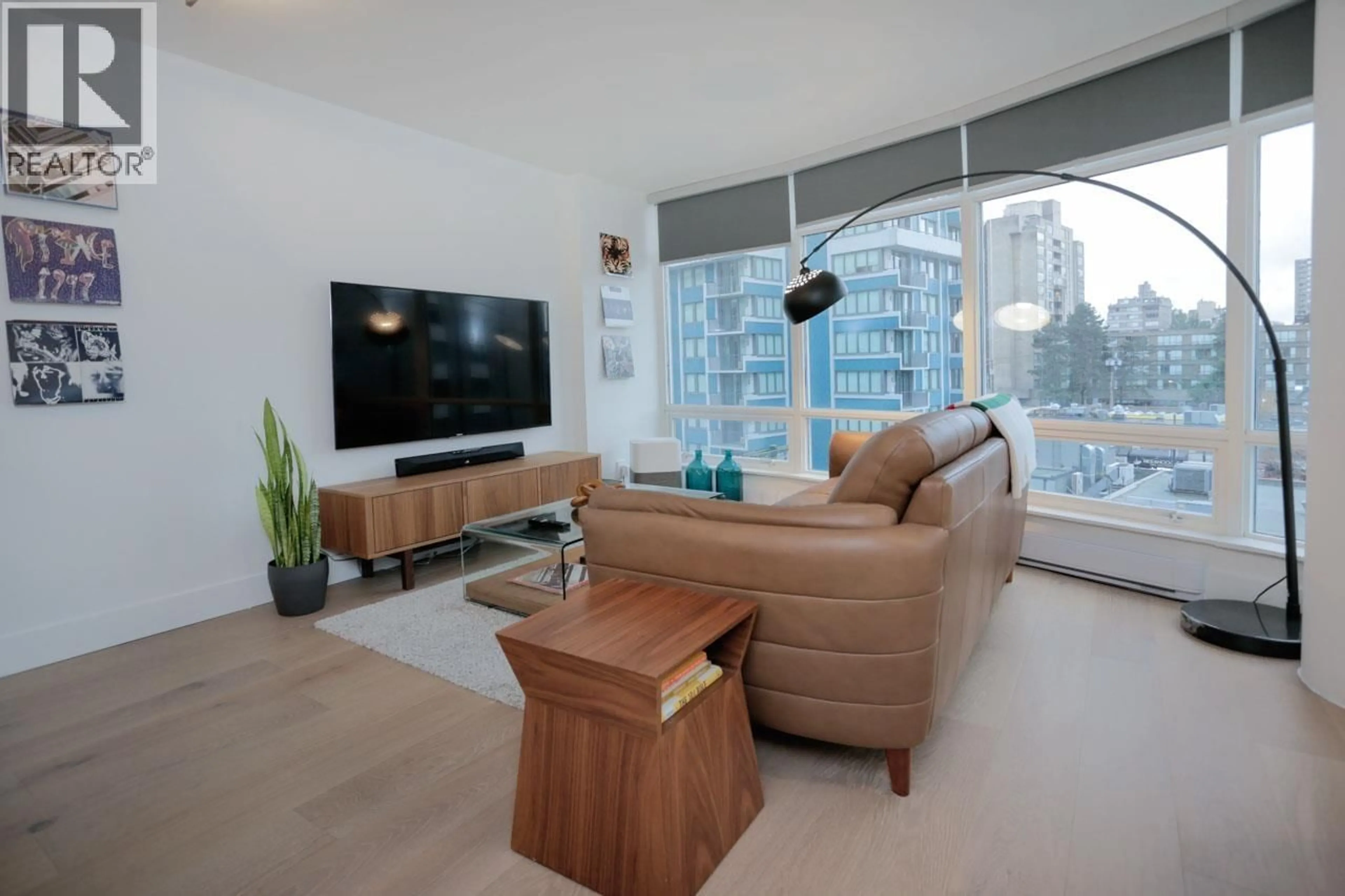 Living room with furniture, wood/laminate floor for 703 - 1288 ALBERNI STREET, Vancouver British Columbia V6E4N5