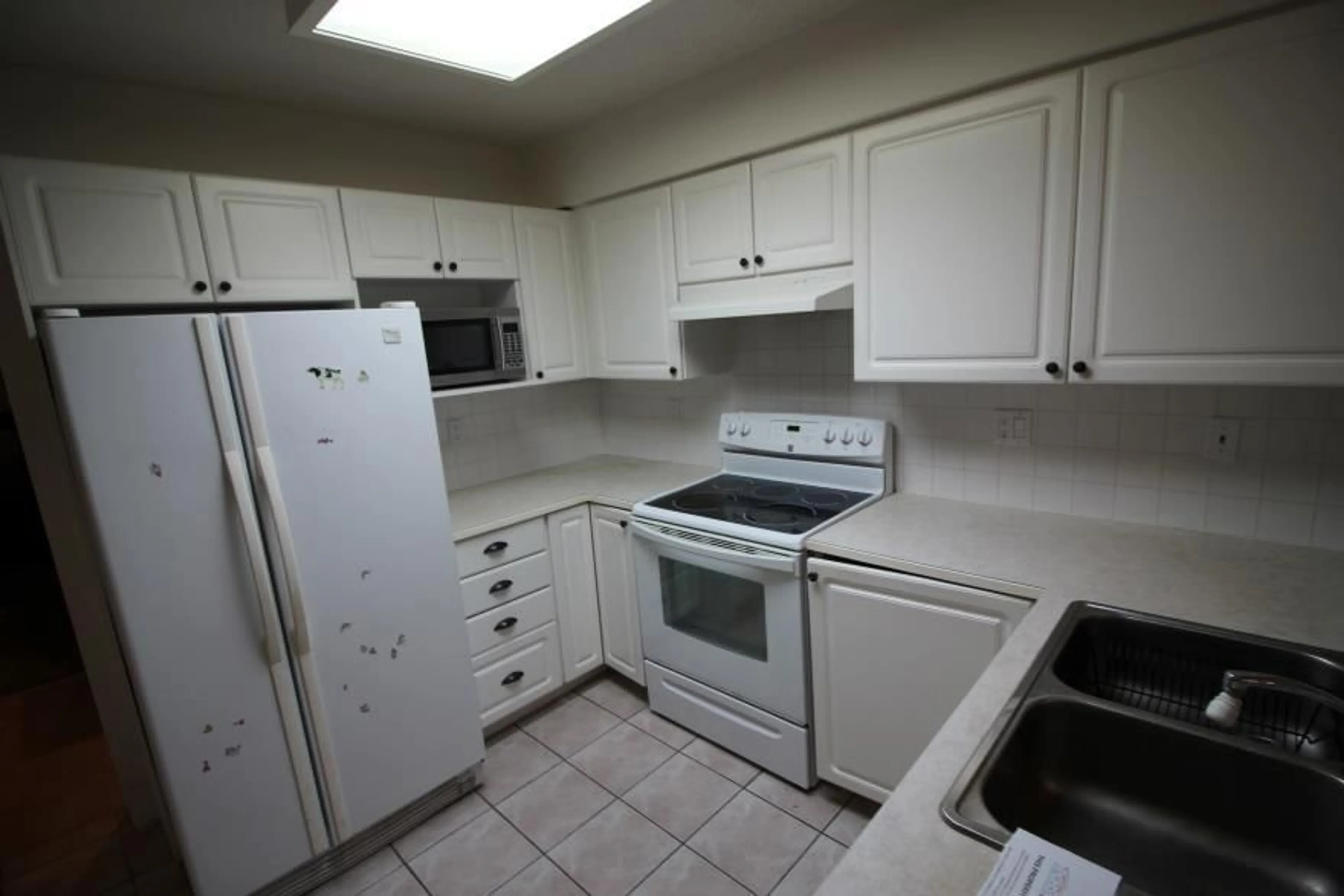Standard kitchen, unknown for 63 - 16318 82 AVENUE, Surrey British Columbia V4N0N9