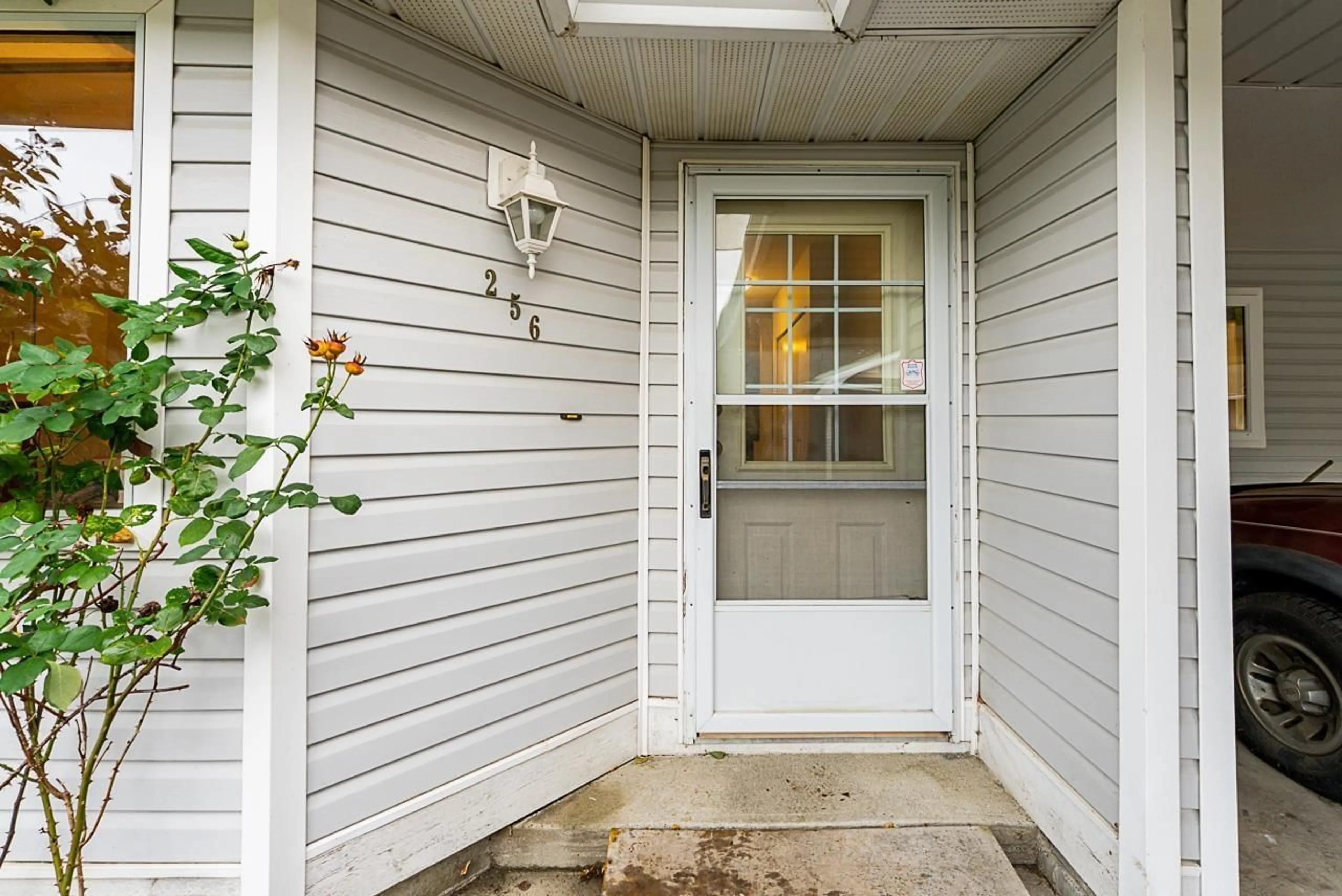 Indoor entryway for 256 - 7610 EVANS ROAD, Chilliwack British Columbia V2R2Z5