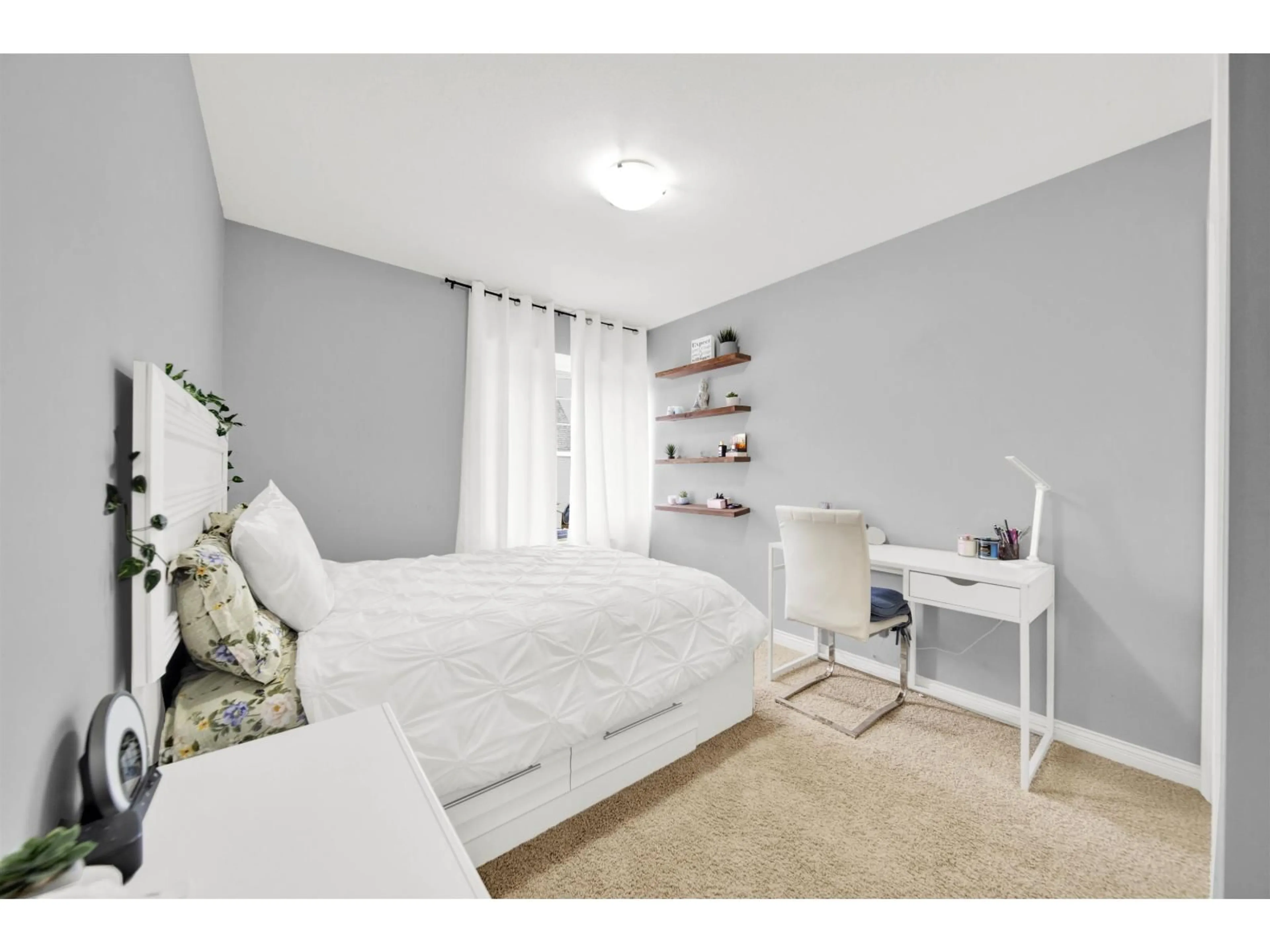 Bedroom with bed, unknown for 65 - 5556 PEACH ROAD, Chilliwack British Columbia V2R5X4