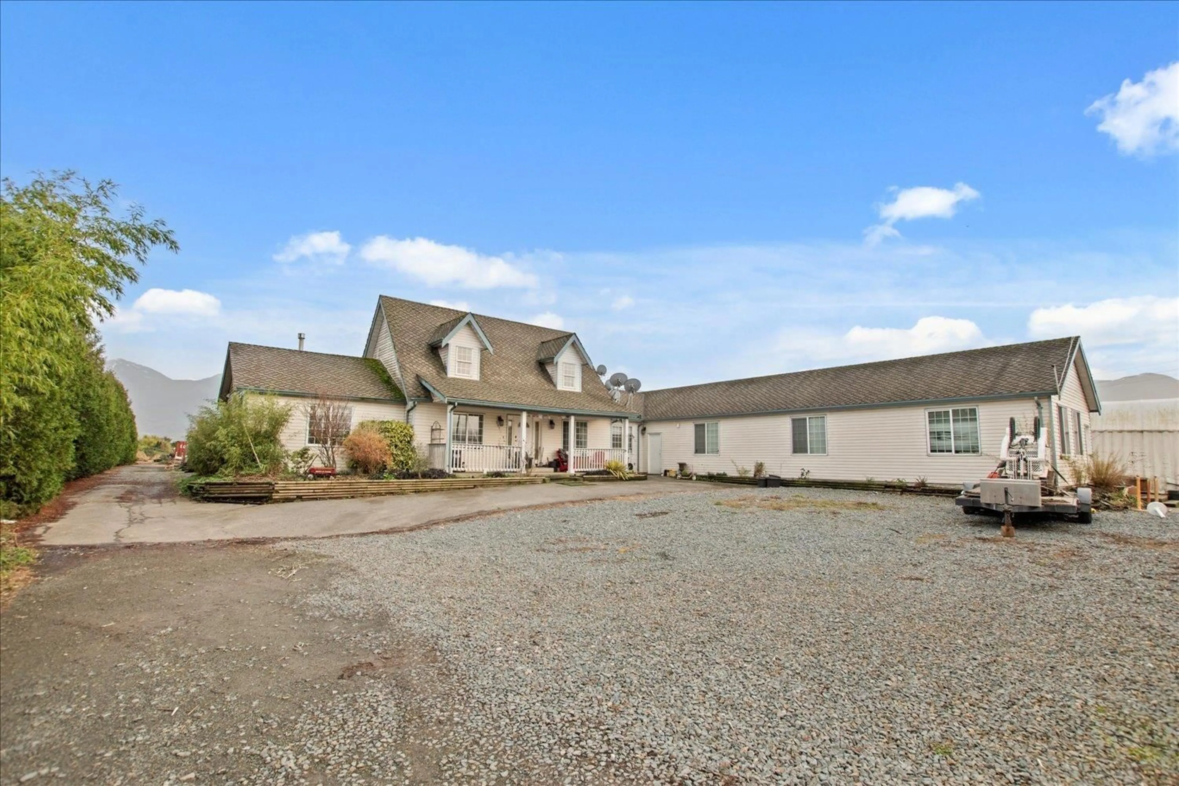 A pic from outside/outdoor area/front of a property/back of a property/a pic from drone, unknown for 8450 BANFORD ROAD, Chilliwack British Columbia V2P6H3