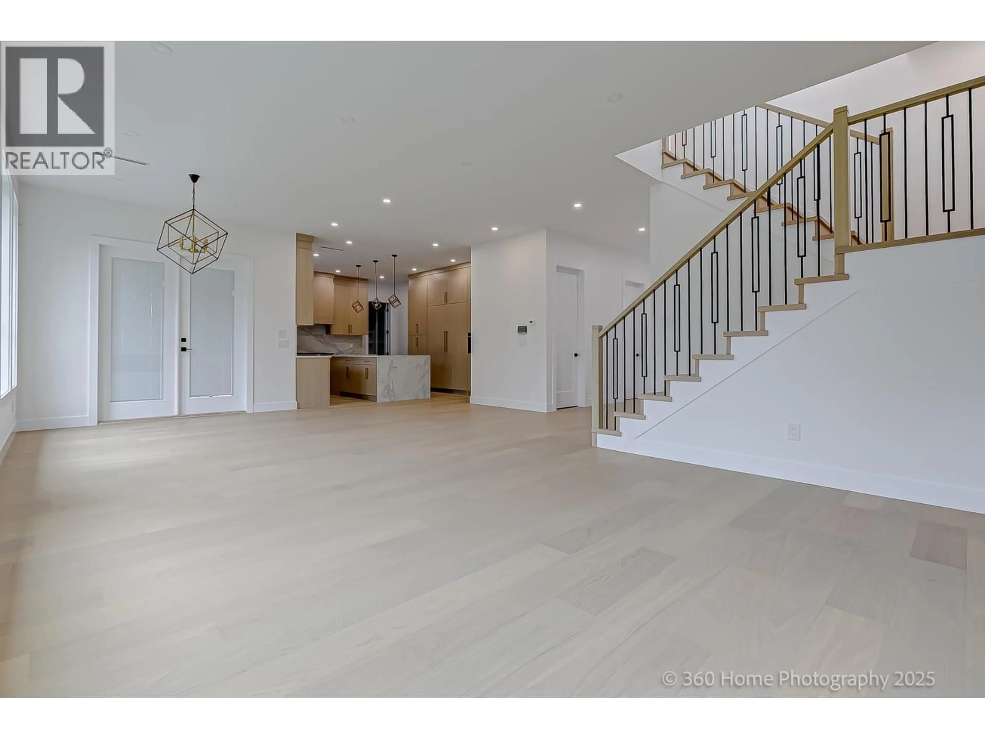 Indoor foyer for 3252 ALLAN ROAD, North Vancouver British Columbia V7J3C5